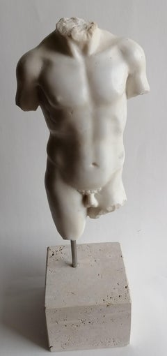Torso maschile classico in marmo bianco di Carrara
