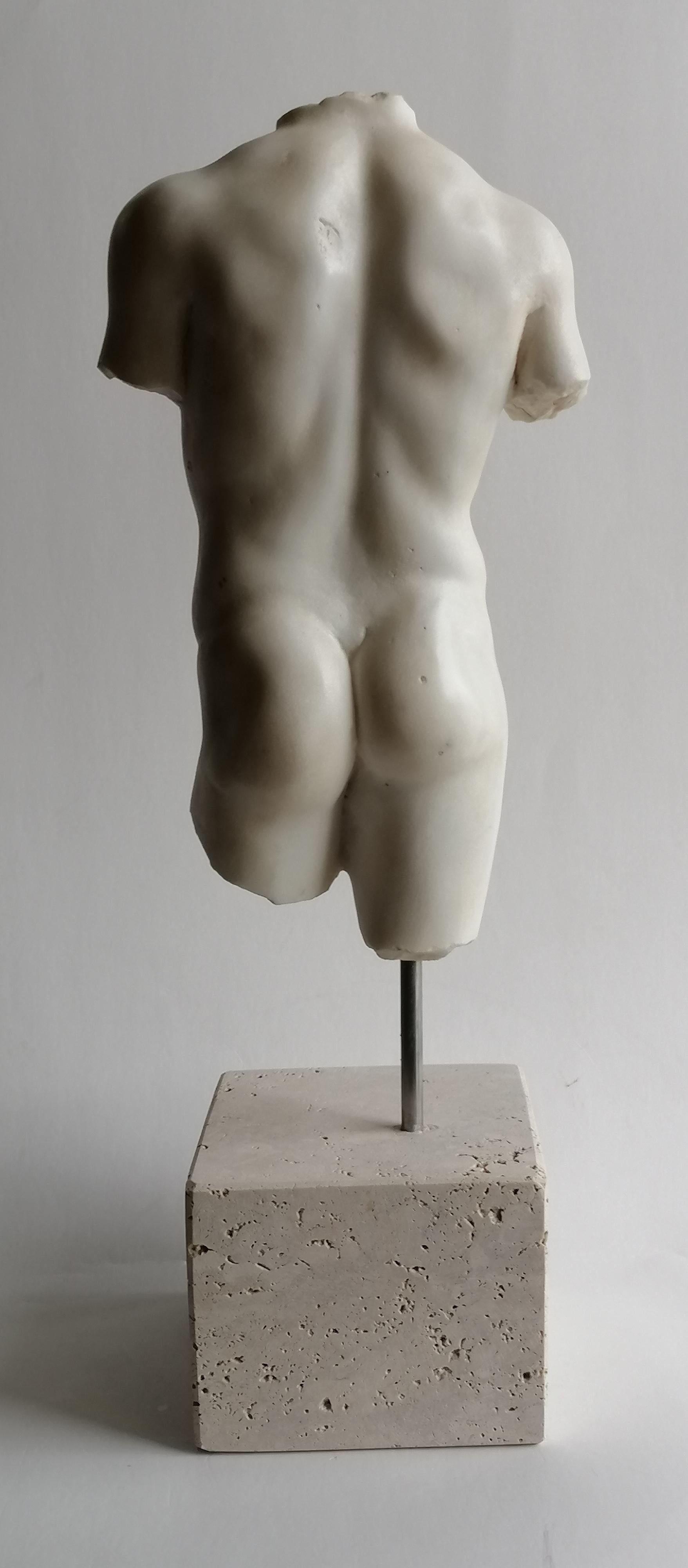 Grec classique Torso maschile classico in marmo bianco di Carrara en vente