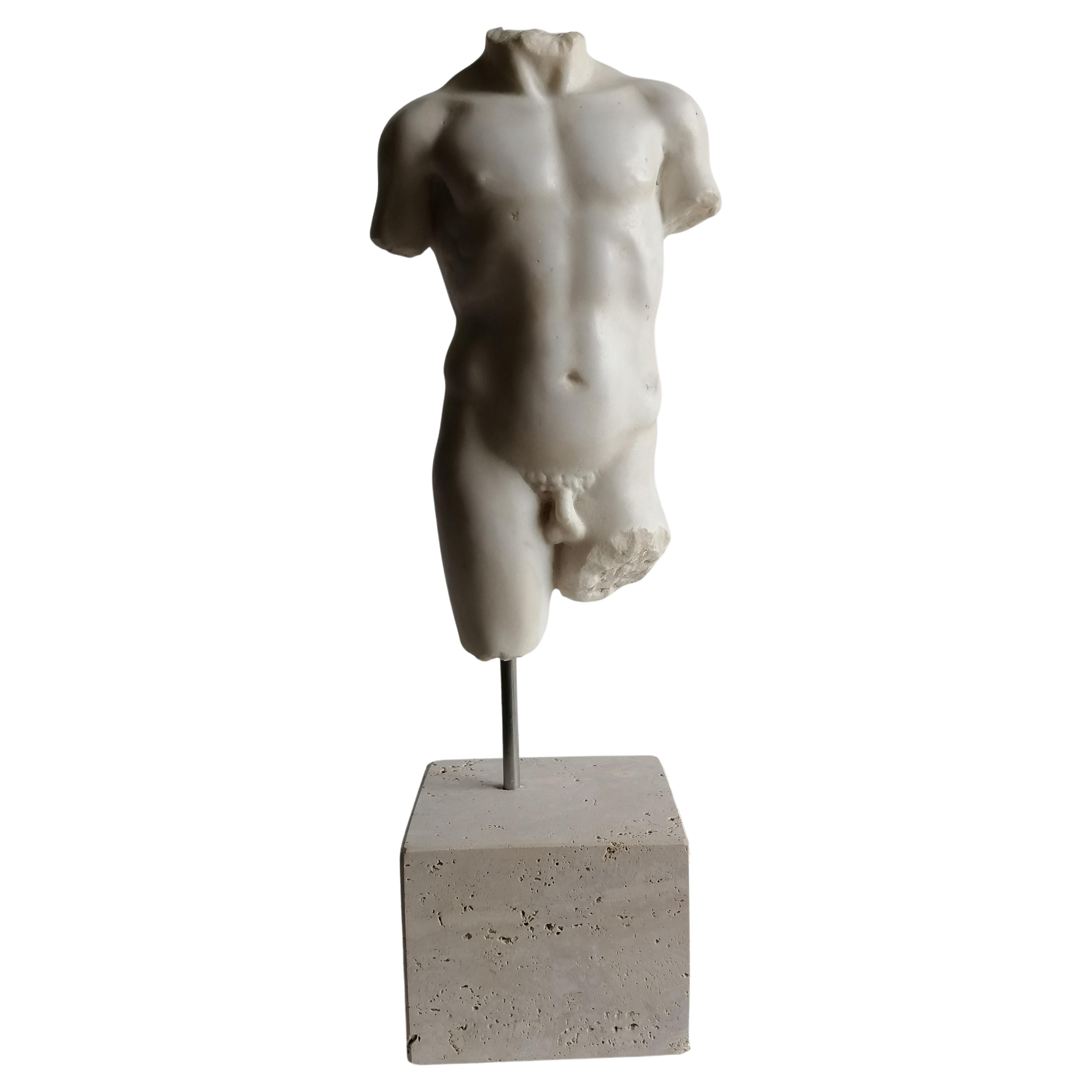 Torso maschile classico in marmo bianco di Carrara en vente