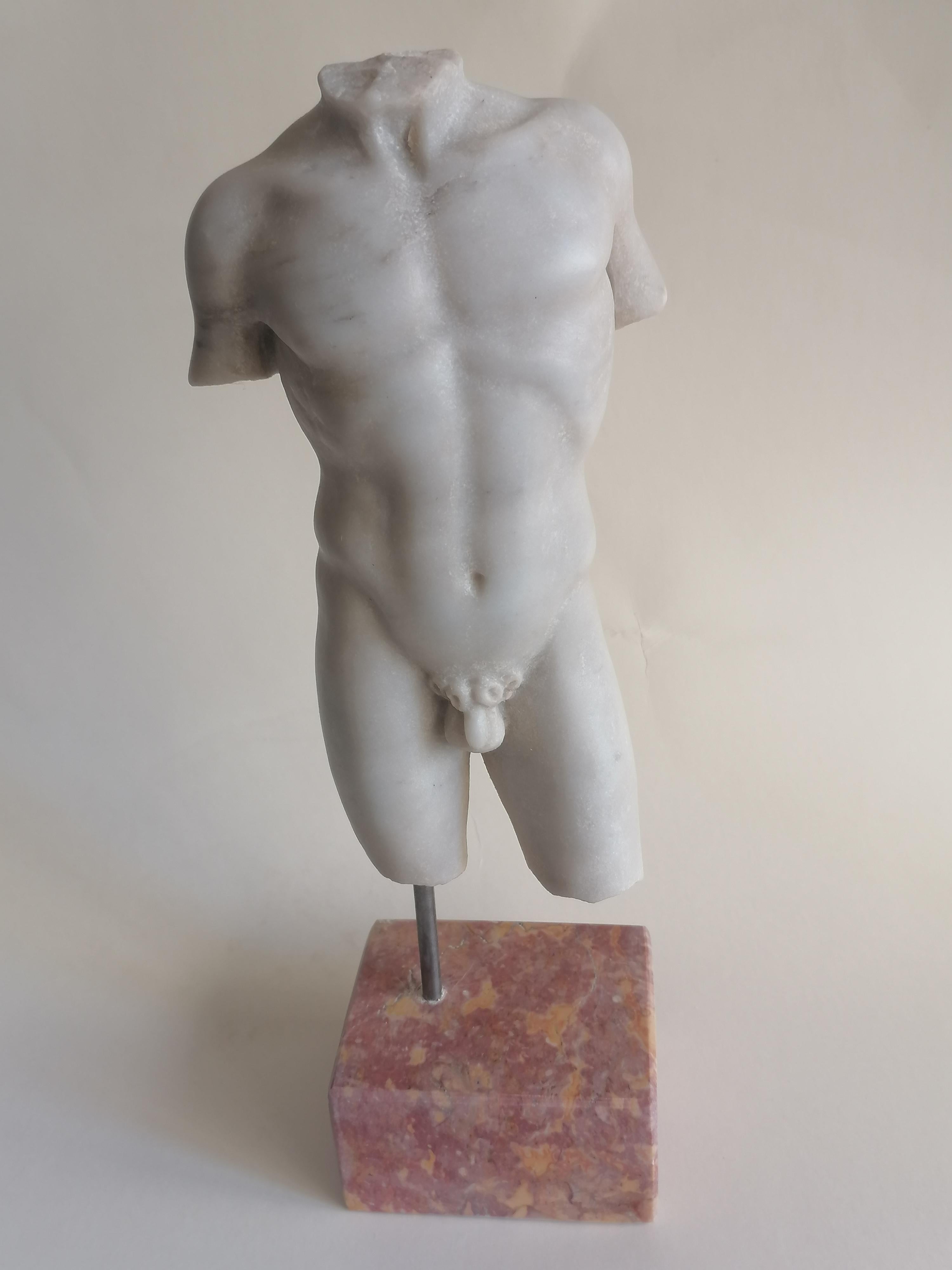 Grec classique Torse d'homme classique en marbre blanc de Carrare - miniature en vente