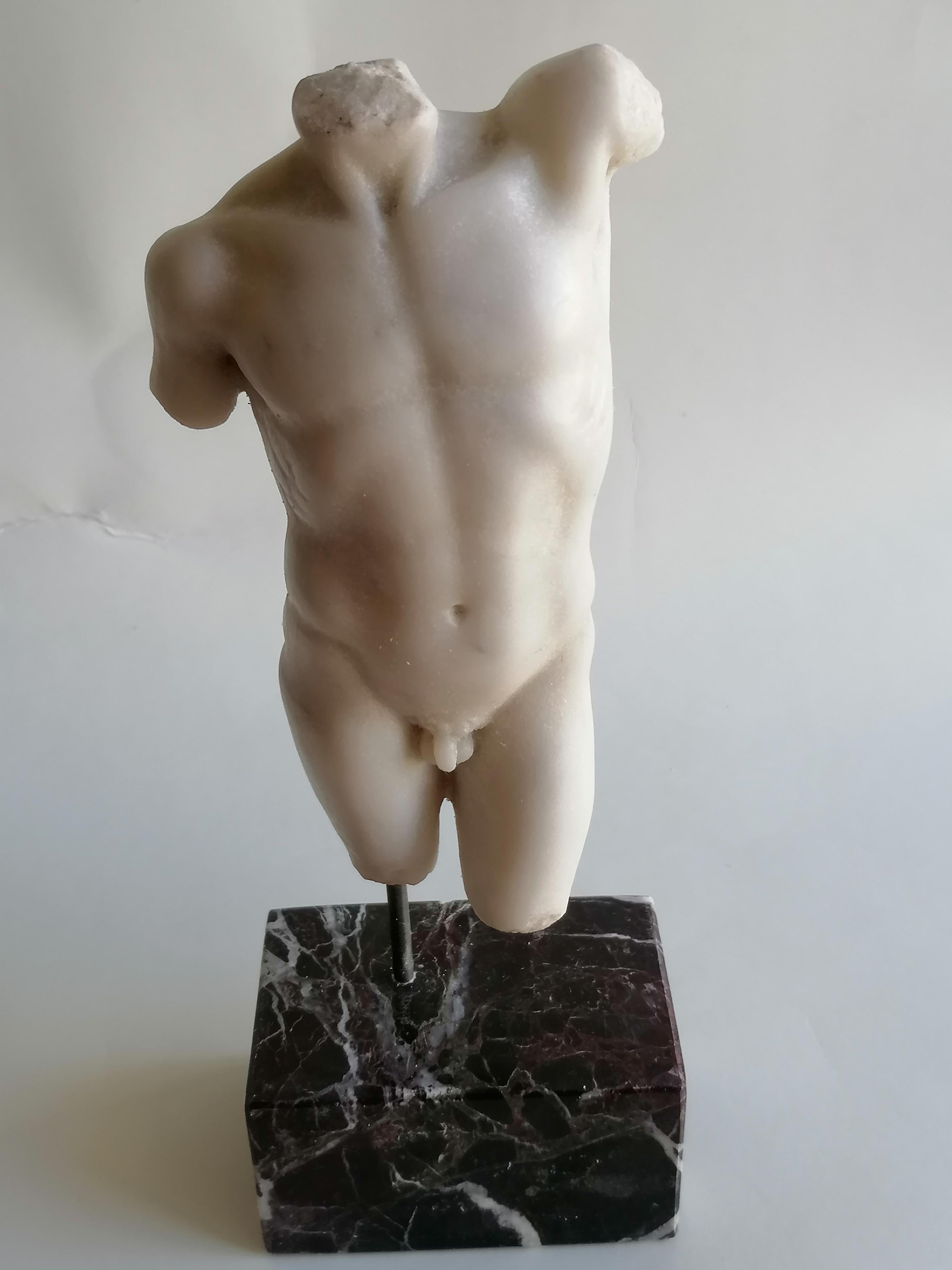 Fatto a mano Torso maschile classico in marmo bianco Carrara - miniatura in vendita