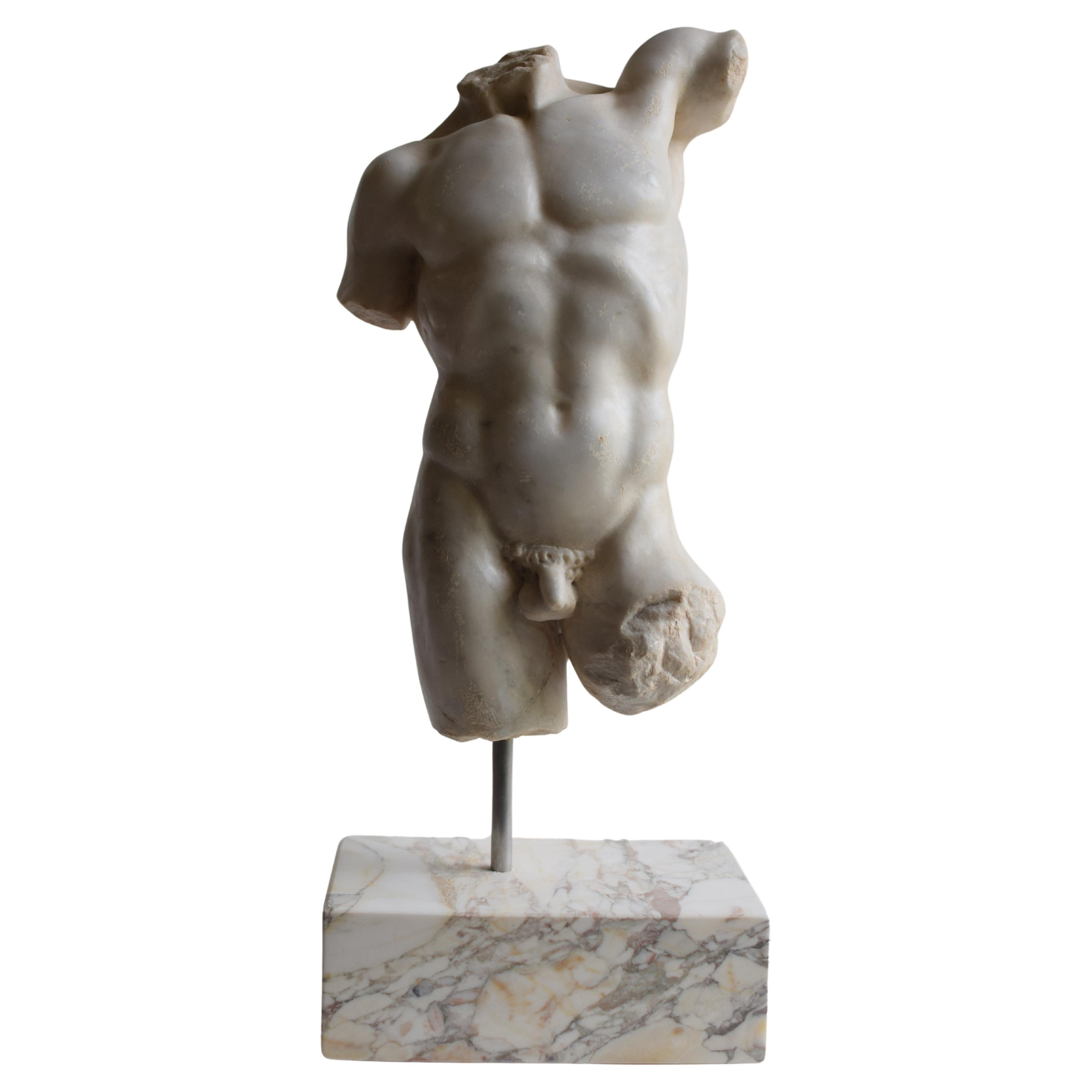 Torso maschile classico in marmo bianco di Carrara For Sale