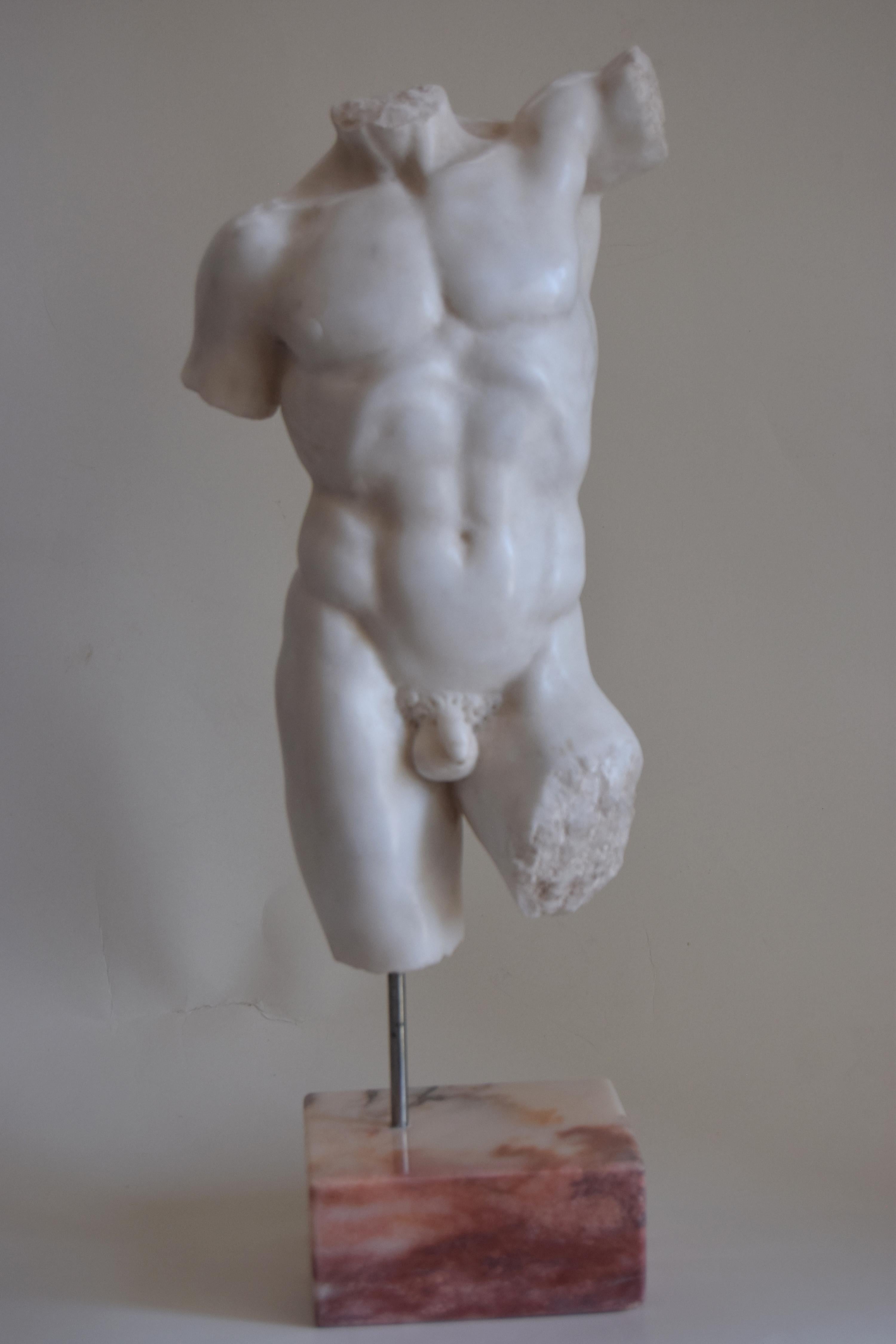 Sculpture, Torse masculin, art classique, art grec, Torse, marbre blanc de Carrare, sculpture classique, torse antique
Torse masculin sculpté sur du beau marbre blanc de Carrare, modèle original.
Reposant sur une base en  de marbre et de fer de