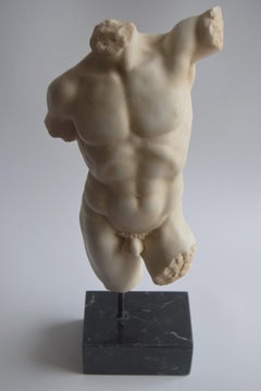 Torso maschile classico in marmo bianco di Carrara scultoreo -made in Italy