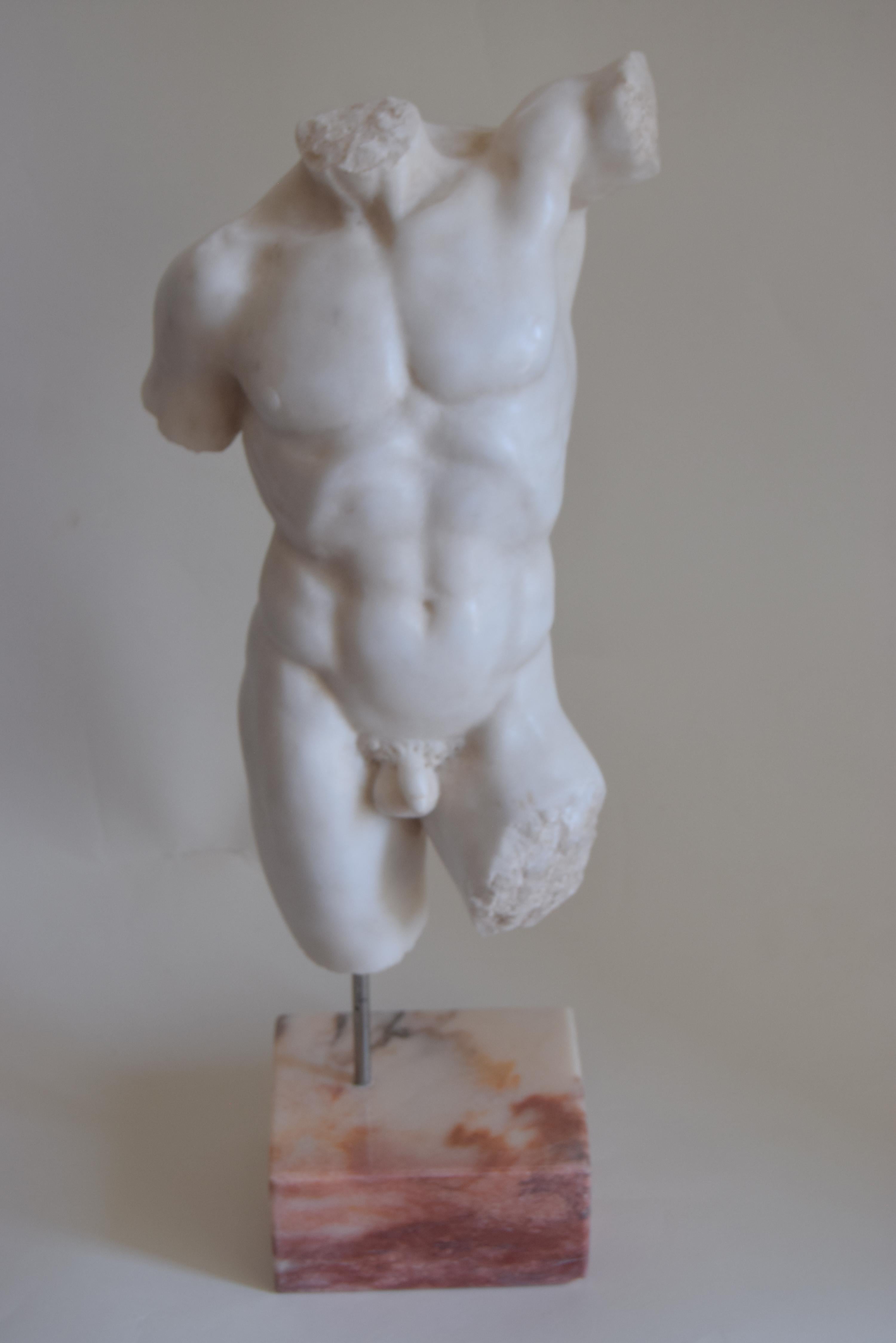 Romain classique Torse d'homme classique en marbre blanc de Carrare - fabriqué en Italie en vente