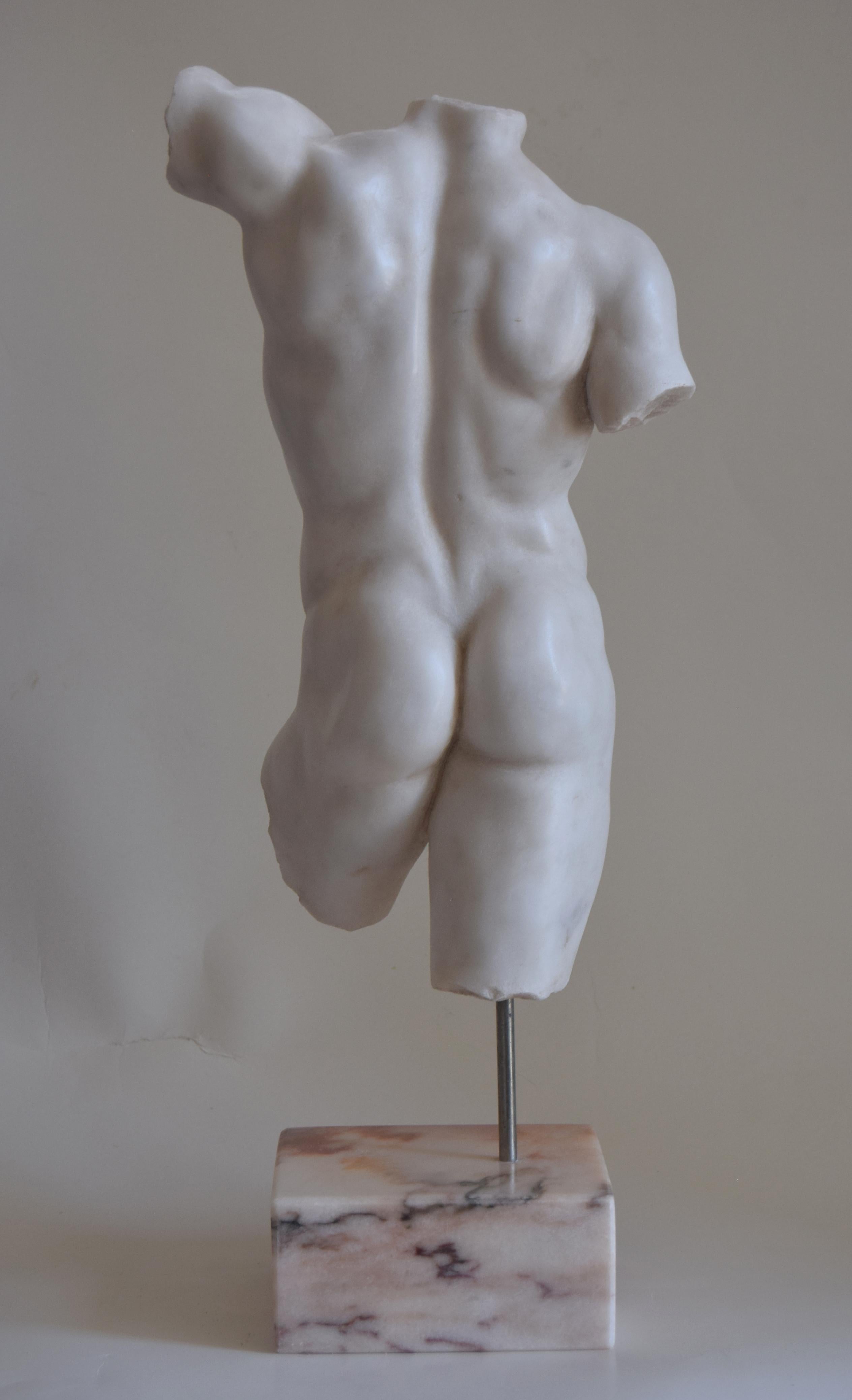 Fait main Torse d'homme classique en marbre blanc de Carrare - fabriqué en Italie en vente