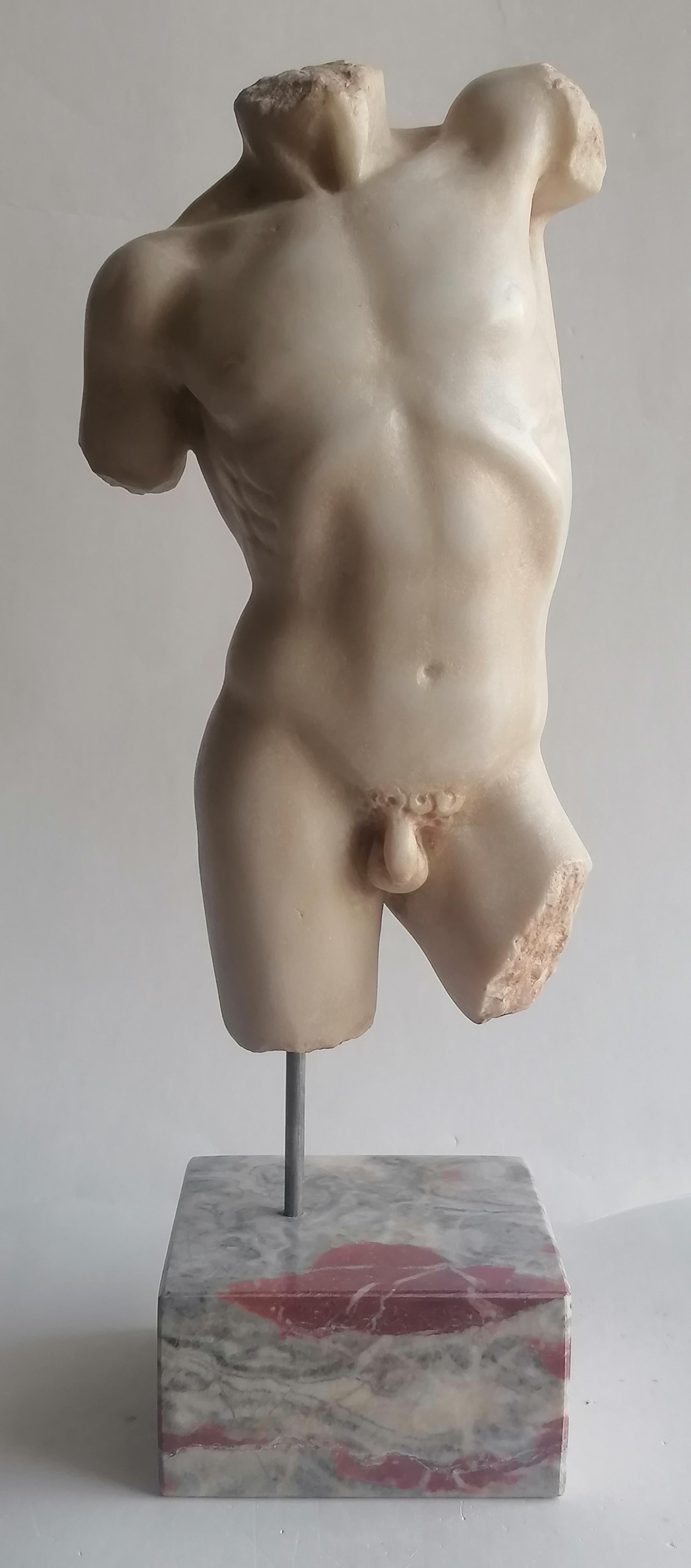 Romain classique Torse d'homme classique sculpté sur marbre blanc de Carrare - fabriqué en Italie en vente