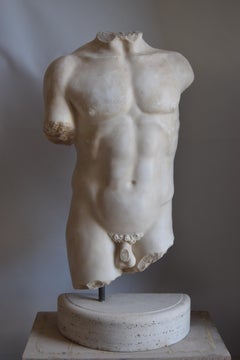 Torso maschile frammentato scolpito su marmo bianco di Lasa -made Italy- h cm 86