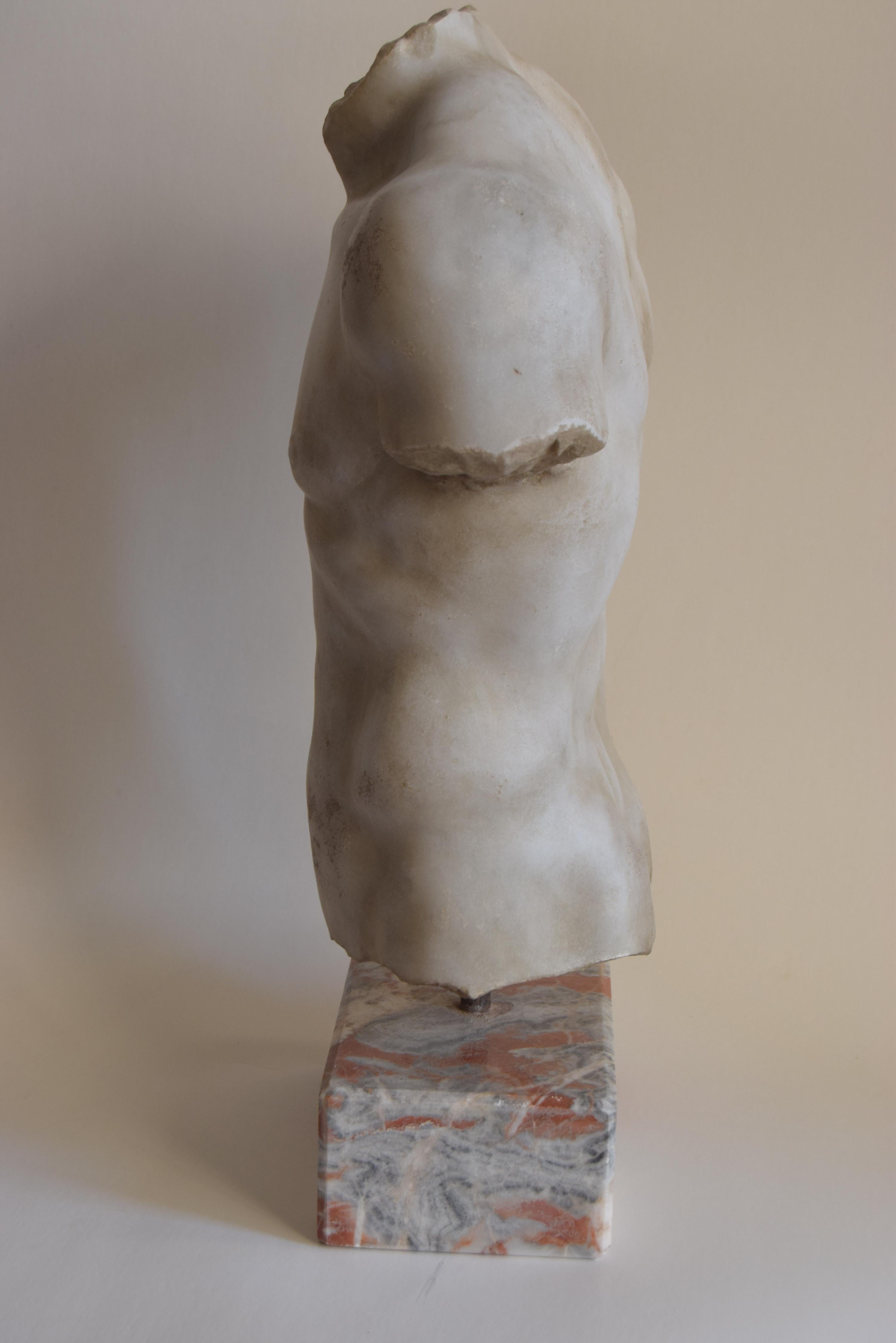 Classical Greek Torso maschile in marmo bianco di Carrara - Discoforo For Sale