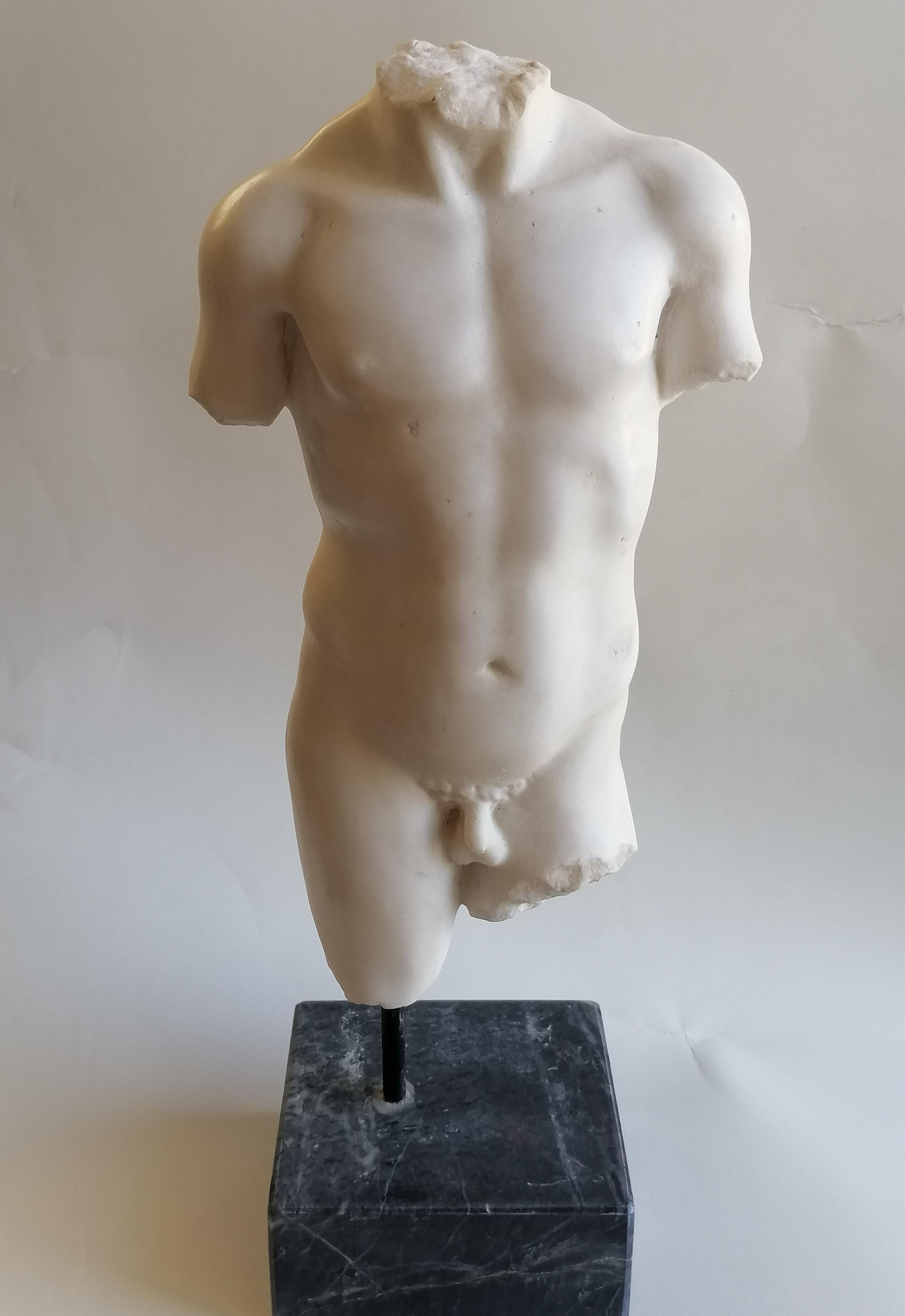 Greco classico Torso maschile in stile classico- marmo bianco di Carrara -Kouros in vendita