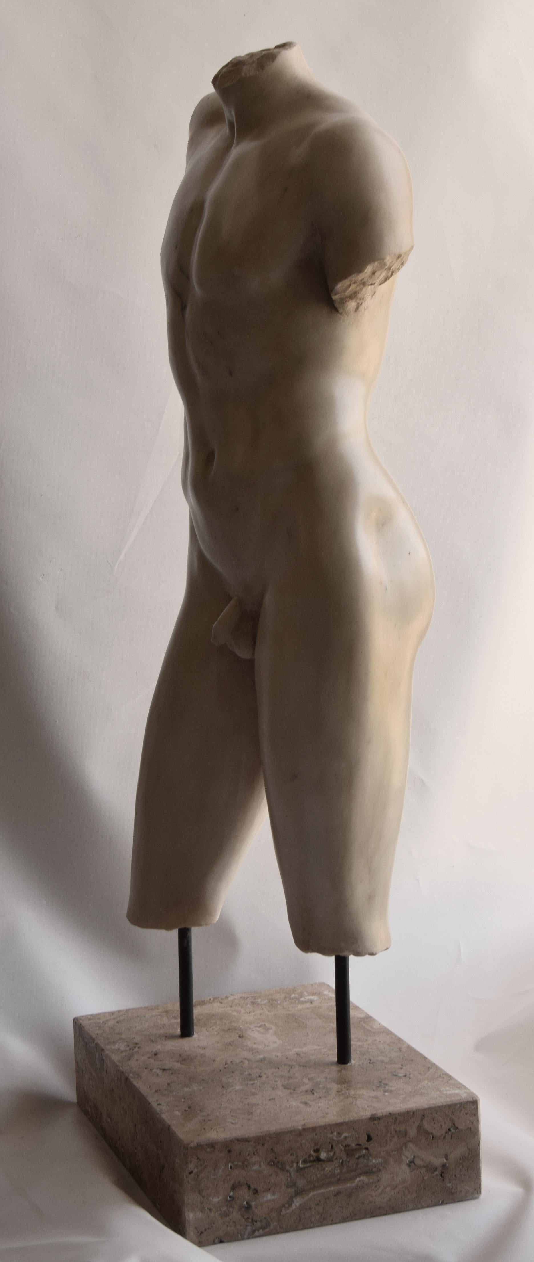 Italian Torso maschile in stile Grecia classica scolpito su marmo bianco di Carrara en vente