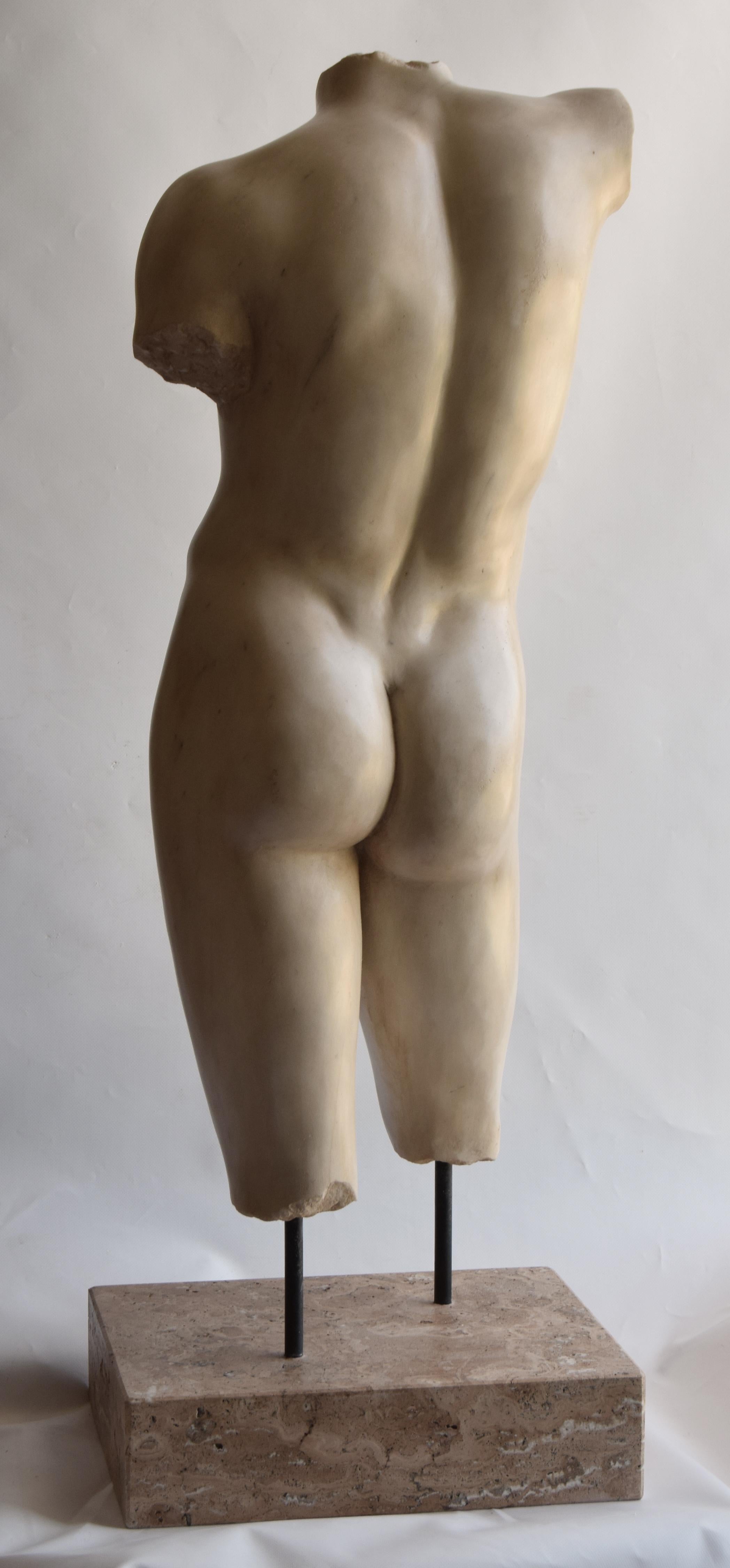 Autre Torso maschile in stile Grecia classica scolpito su marmo bianco di Carrara en vente