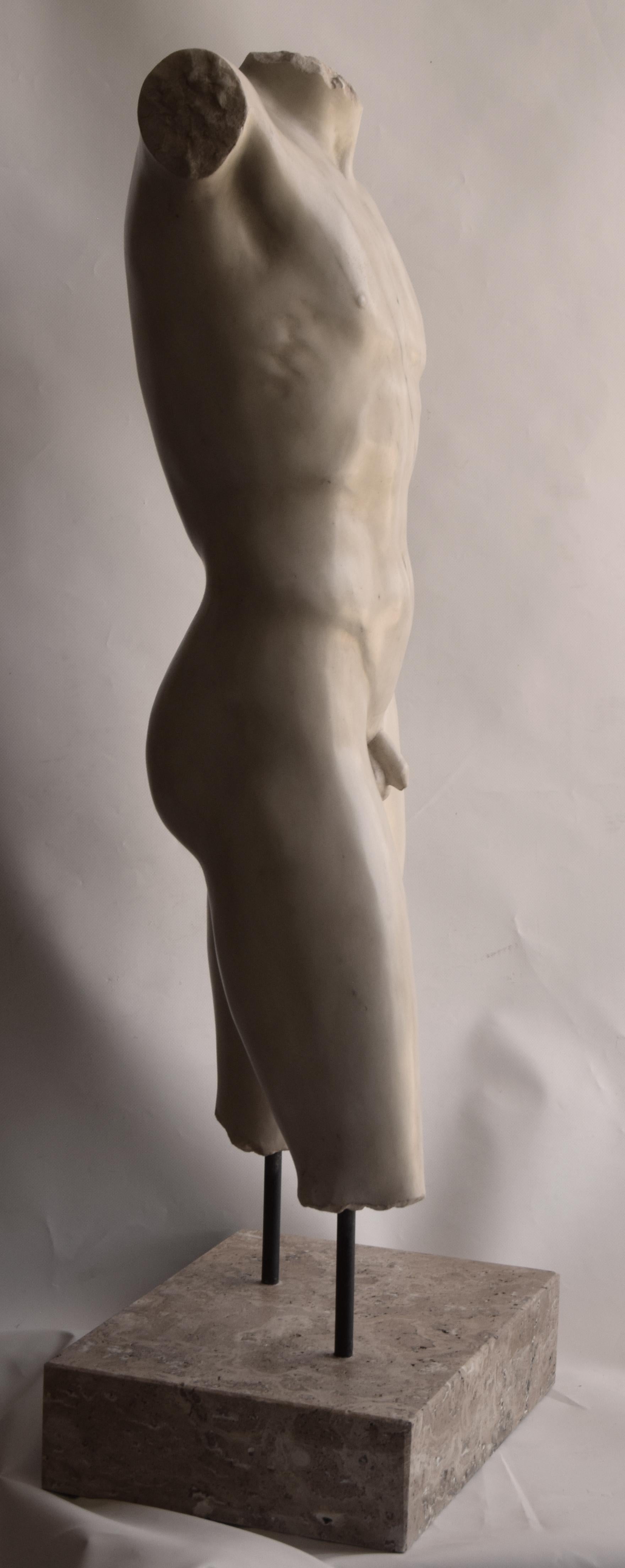 Marbre de Carrare Torso maschile in stile Grecia classica scolpito su marmo bianco di Carrara en vente