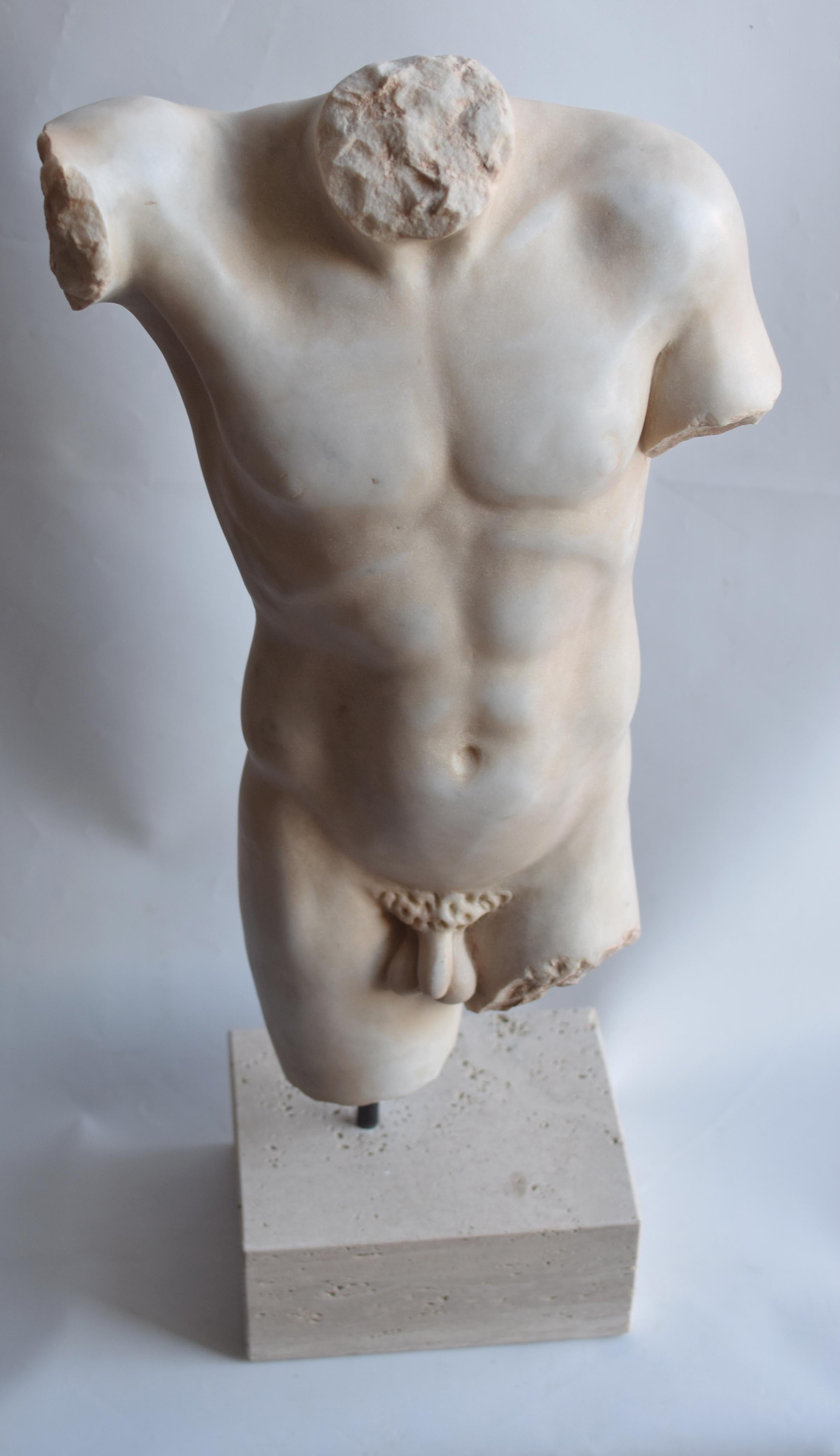 Gréco-romain Torse d'homme de style classique - marbre blanc de Carrare - Fabriqué en Italie en vente