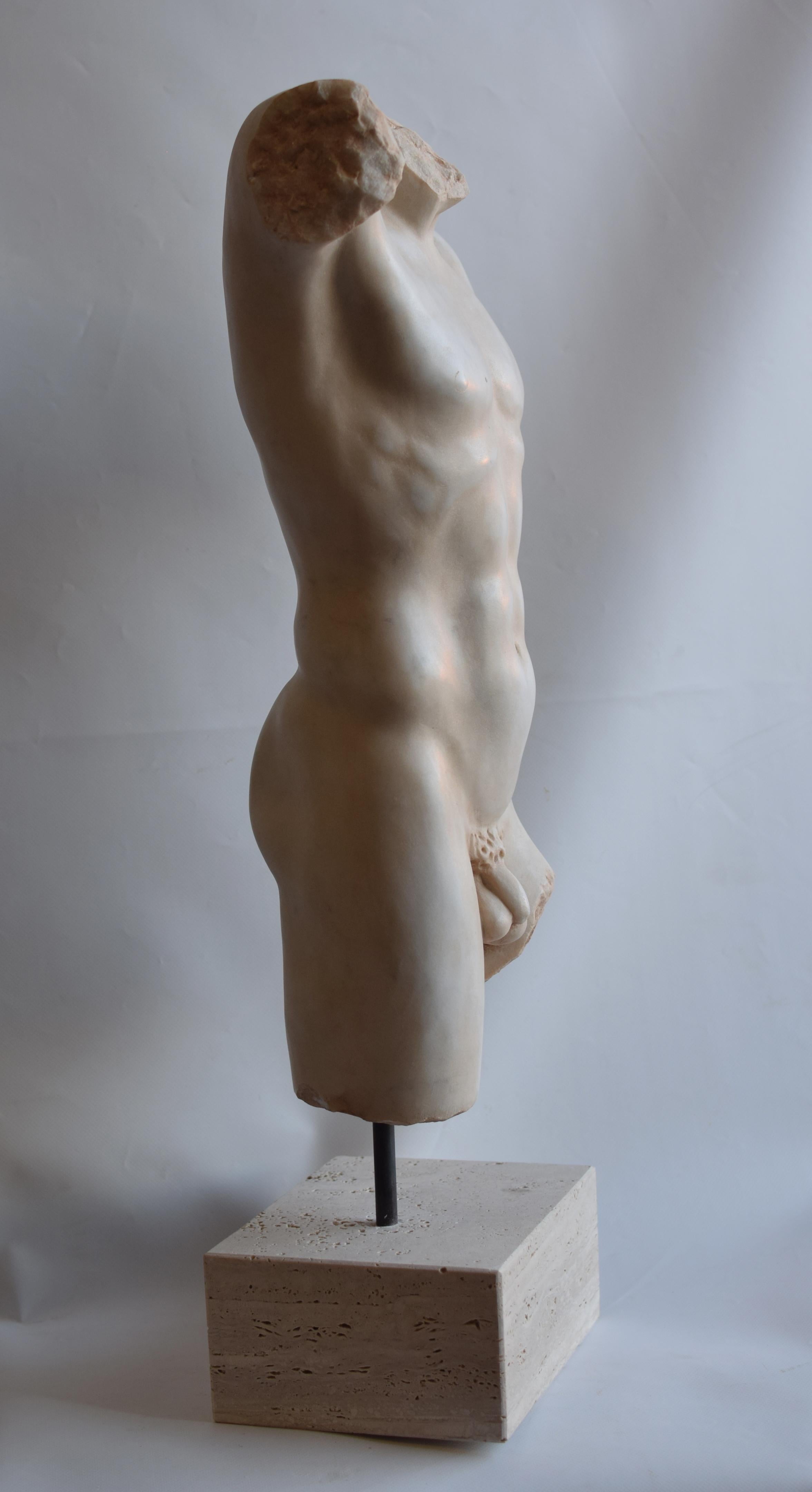 Torse d'homme de style classique - marbre blanc de Carrare - Fabriqué en Italie Bon état - En vente à Tarquinia, IT
