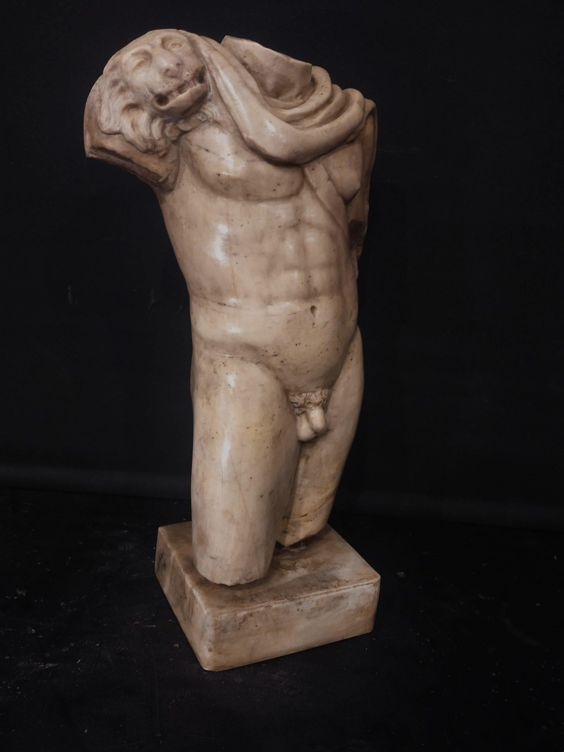 Torso de Apolo en mármol Amarillo Antiguo, escultura de mármol, H.47 cm. siglo XIX en venta