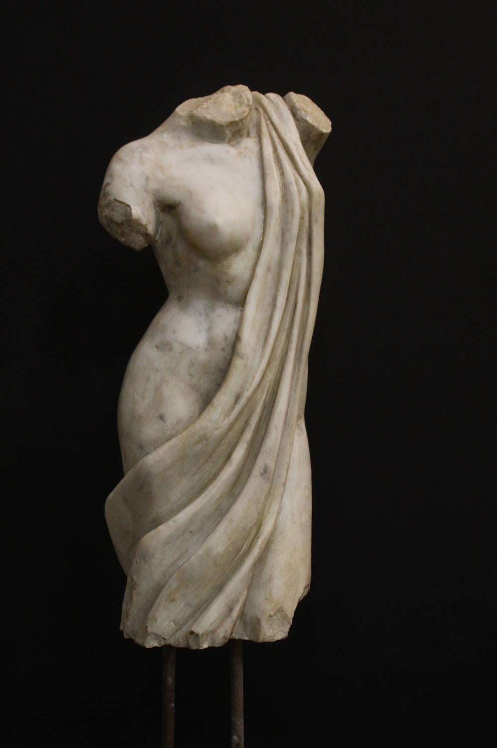 Marmo Torso di Venere in vendita