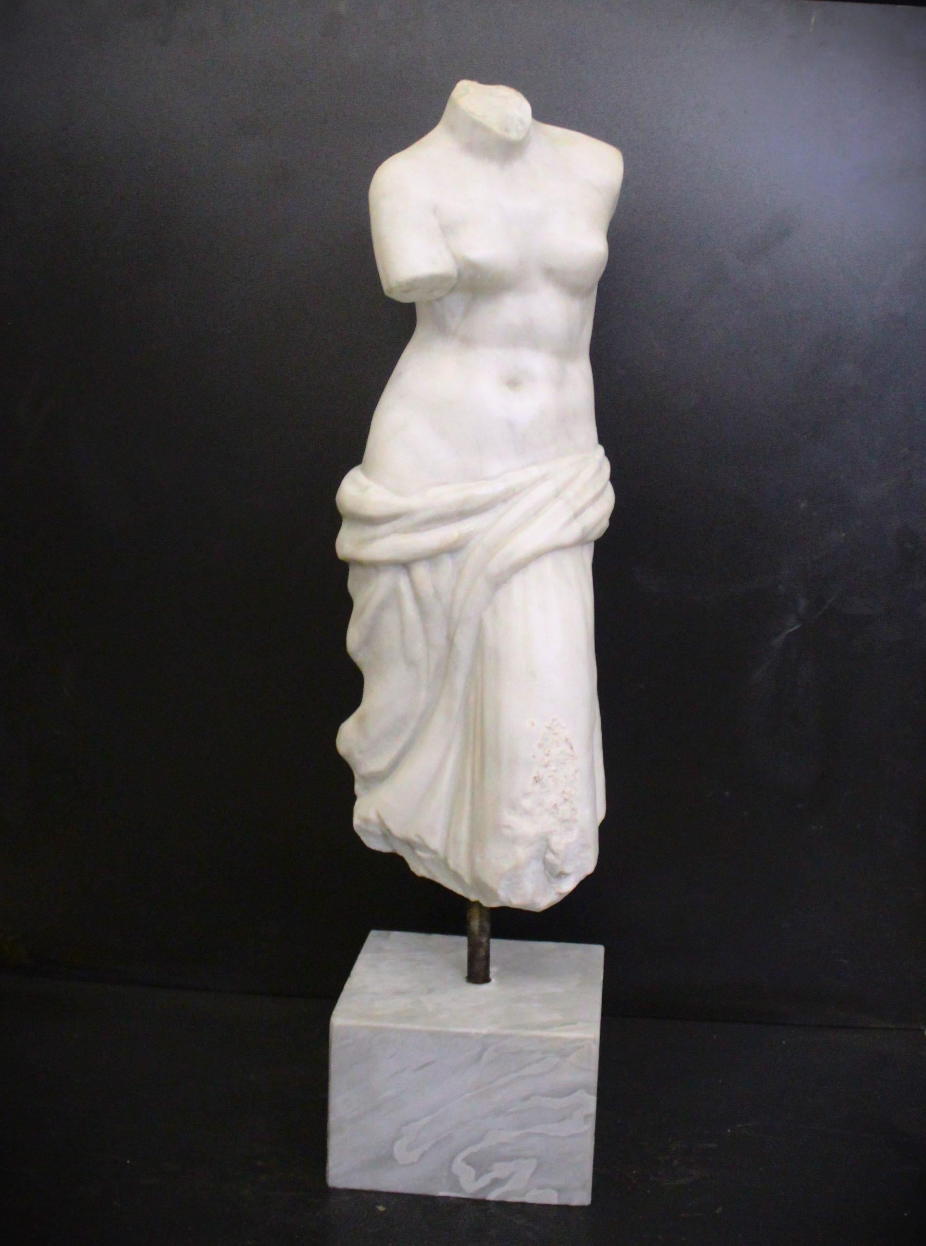 Torso sculpture of Venus, Bust in Carrara marble, sculpture in marble In Good Condition In Rome, IT