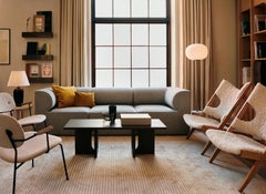 Lámpara de mesa Torso, negro/blanco roto, en cerámica/lino by Kroyer-Saetter-Lassen