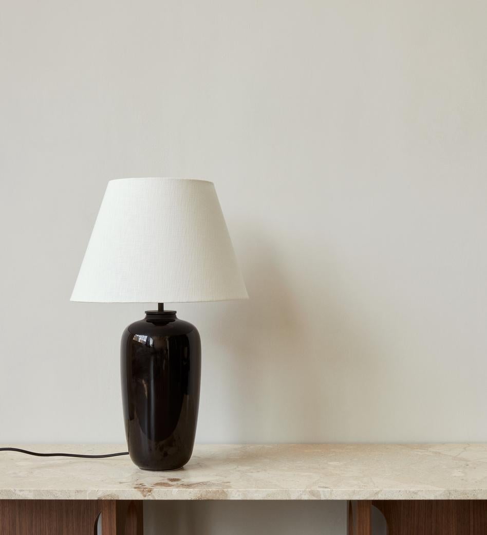 XXIe siècle et contemporain Lampe à poser Torso, noir /off-White, en céramique/lin by Kroyer-Saetter-Lassen en vente