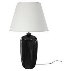 Lampe à poser Torso, noir /off-White, en céramique/lin by Kroyer-Saetter-Lassen