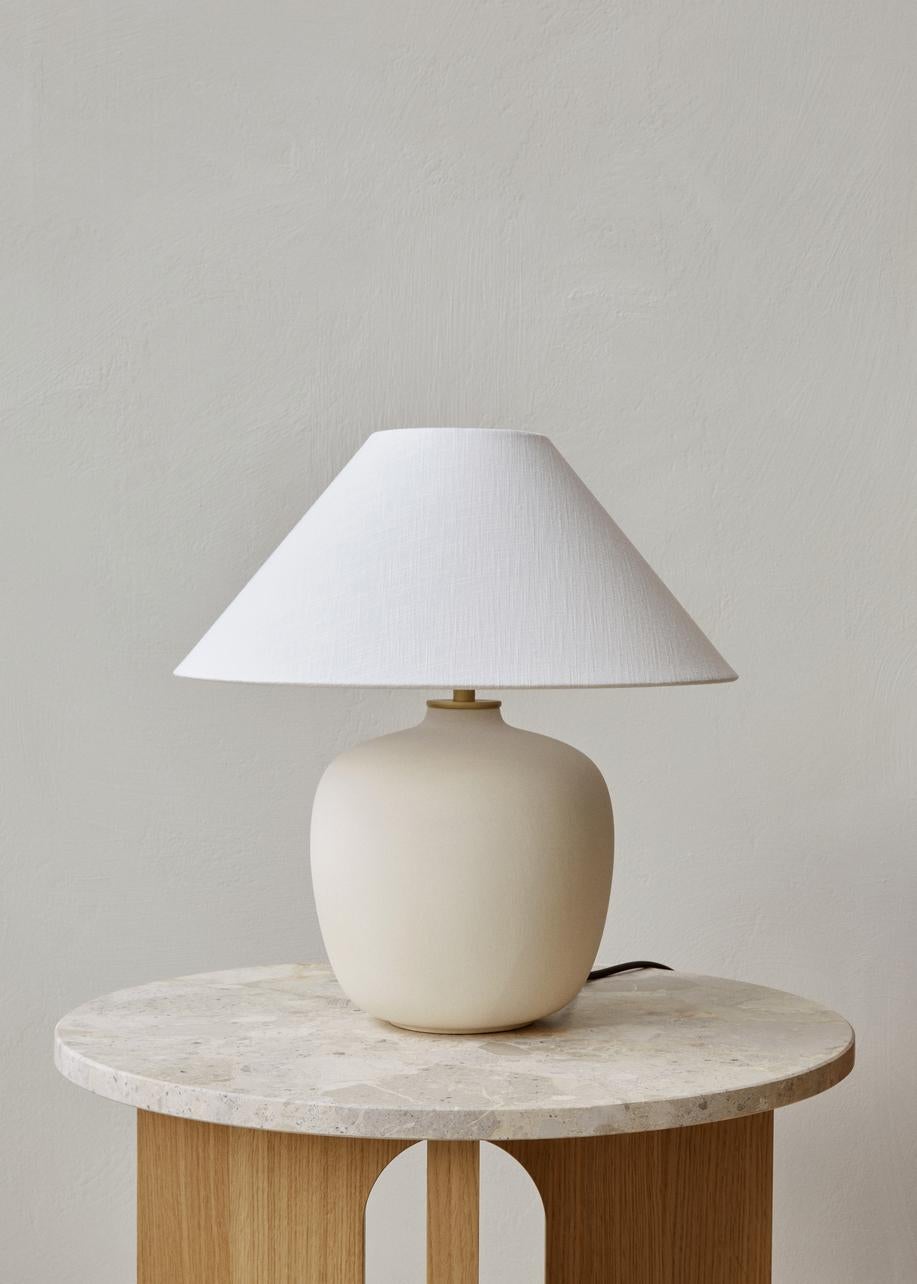 Lampe à poser Torso, Off-White, en céramique/lin par By Lassen pour Audo Neuf - En vente à Dubai, AE