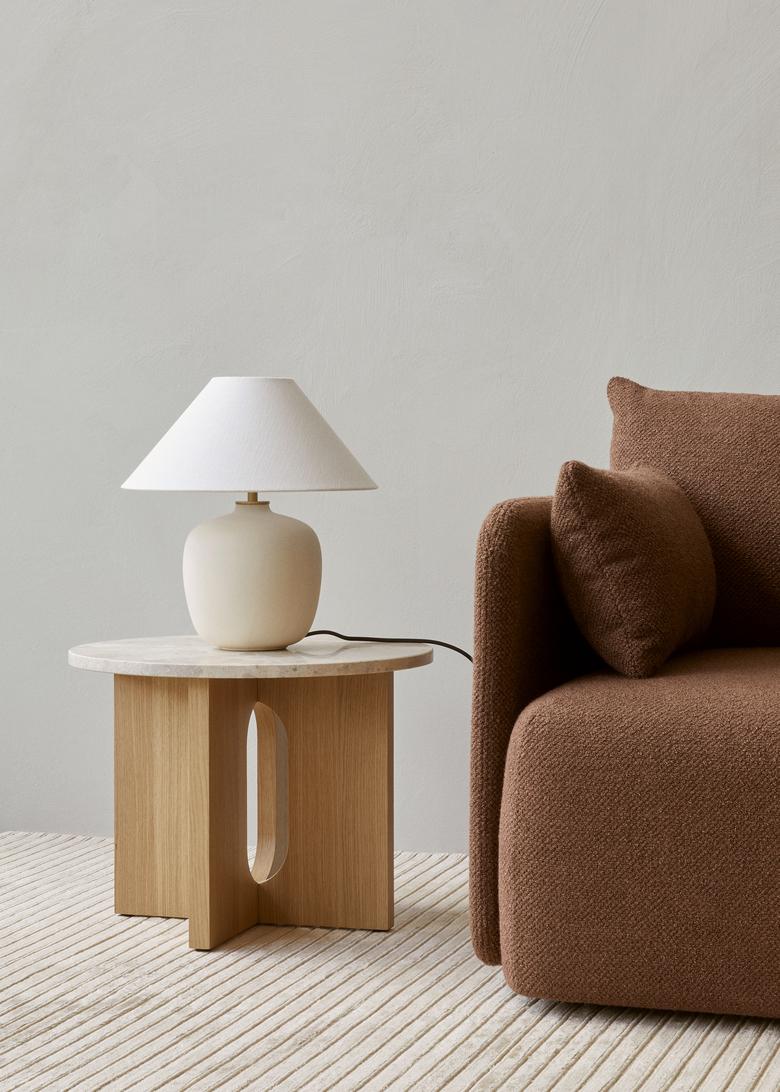 XXIe siècle et contemporain Lampe à poser Torso, Off-White, en céramique/lin par By Lassen pour Audo en vente