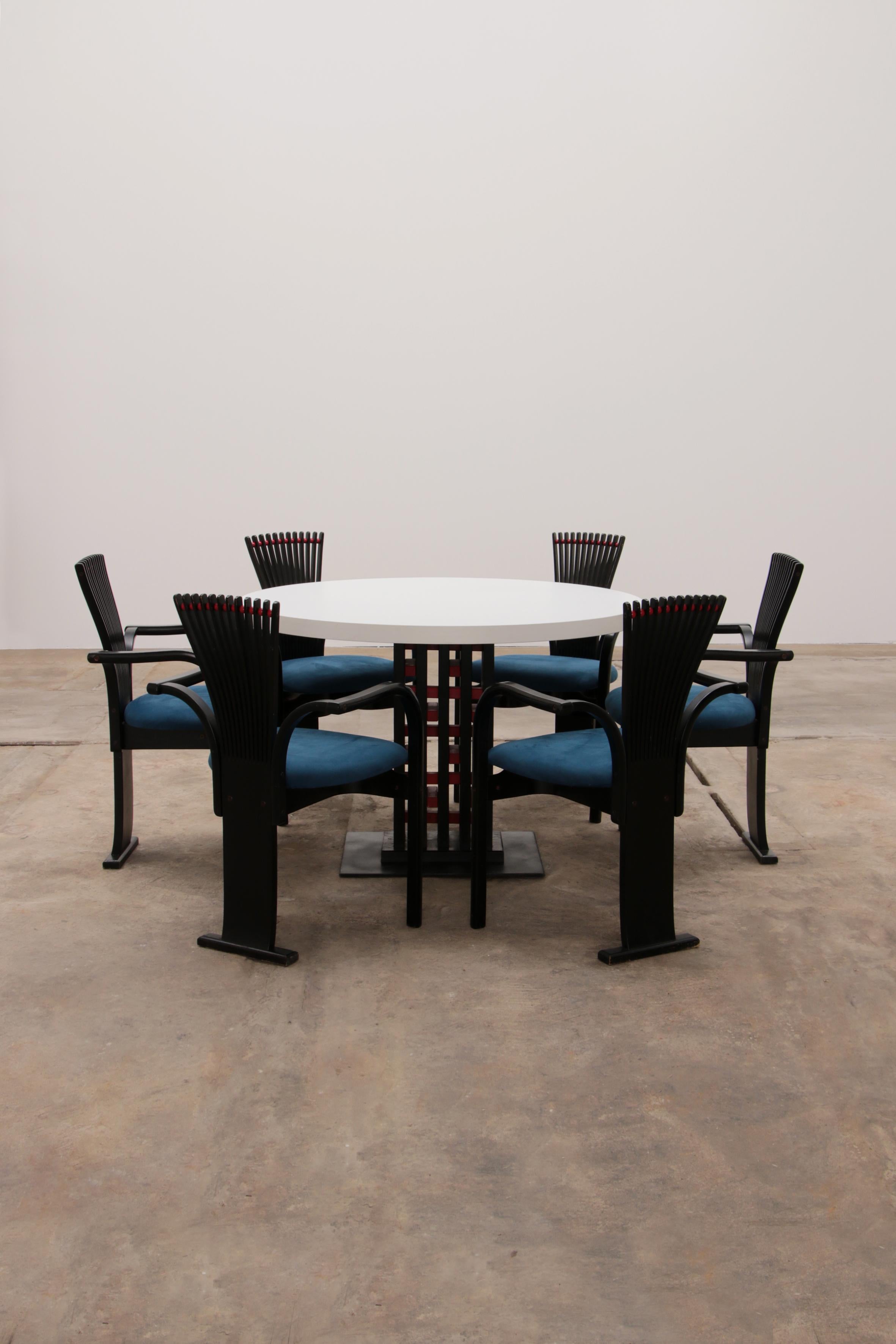 These vintage chairs were designed in Norway in 1984 by Torstein Nilsen for Westnofa.

This is a set of 6 dining room chairs with a round dinner table.

The chairs are of very luxurious and high quality and made of black oak. The individual legs