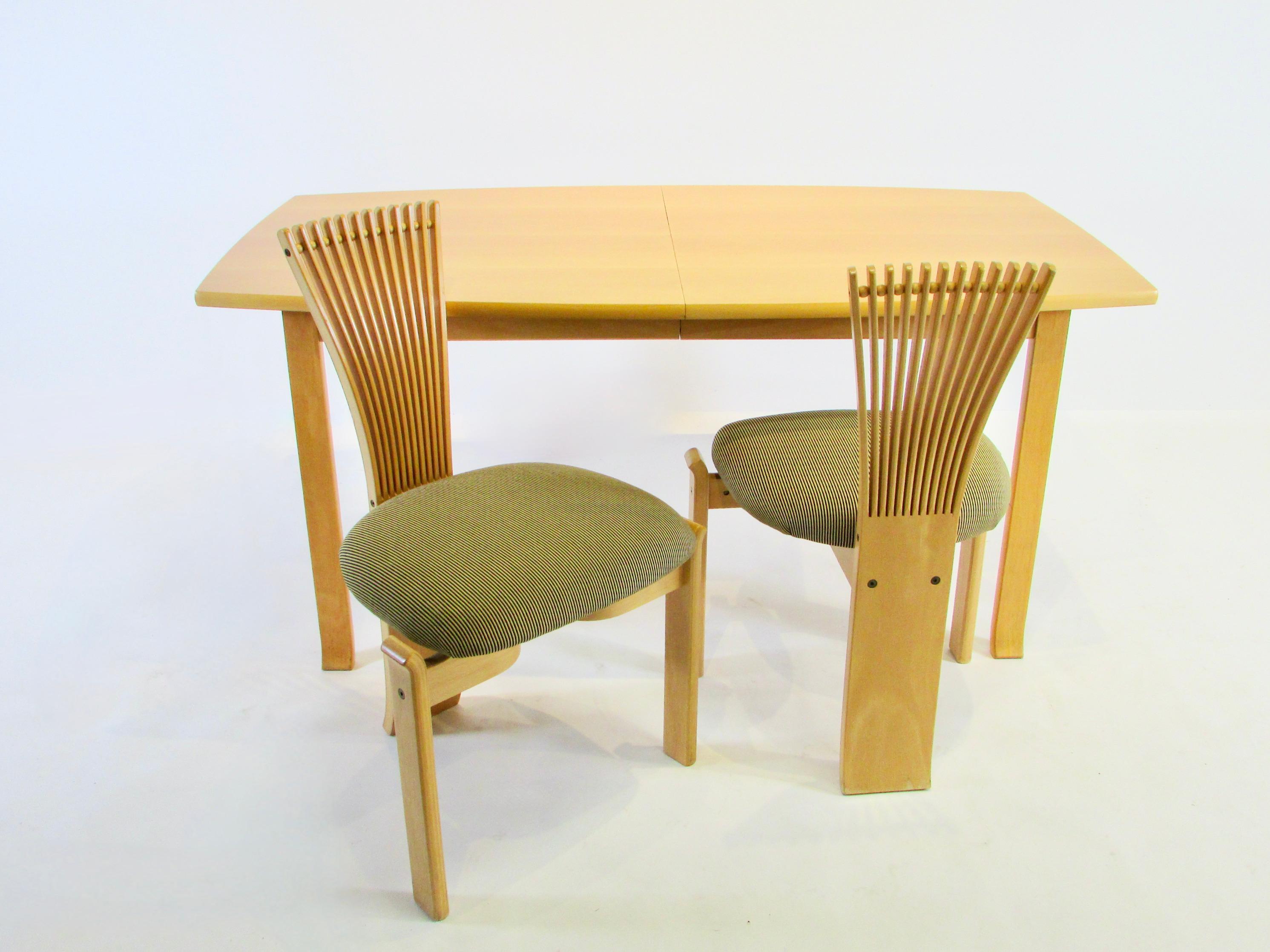 Postmoderne Table de salle à manger Totem de Torstein Nilson pour Westnofa avec six chaises en vente