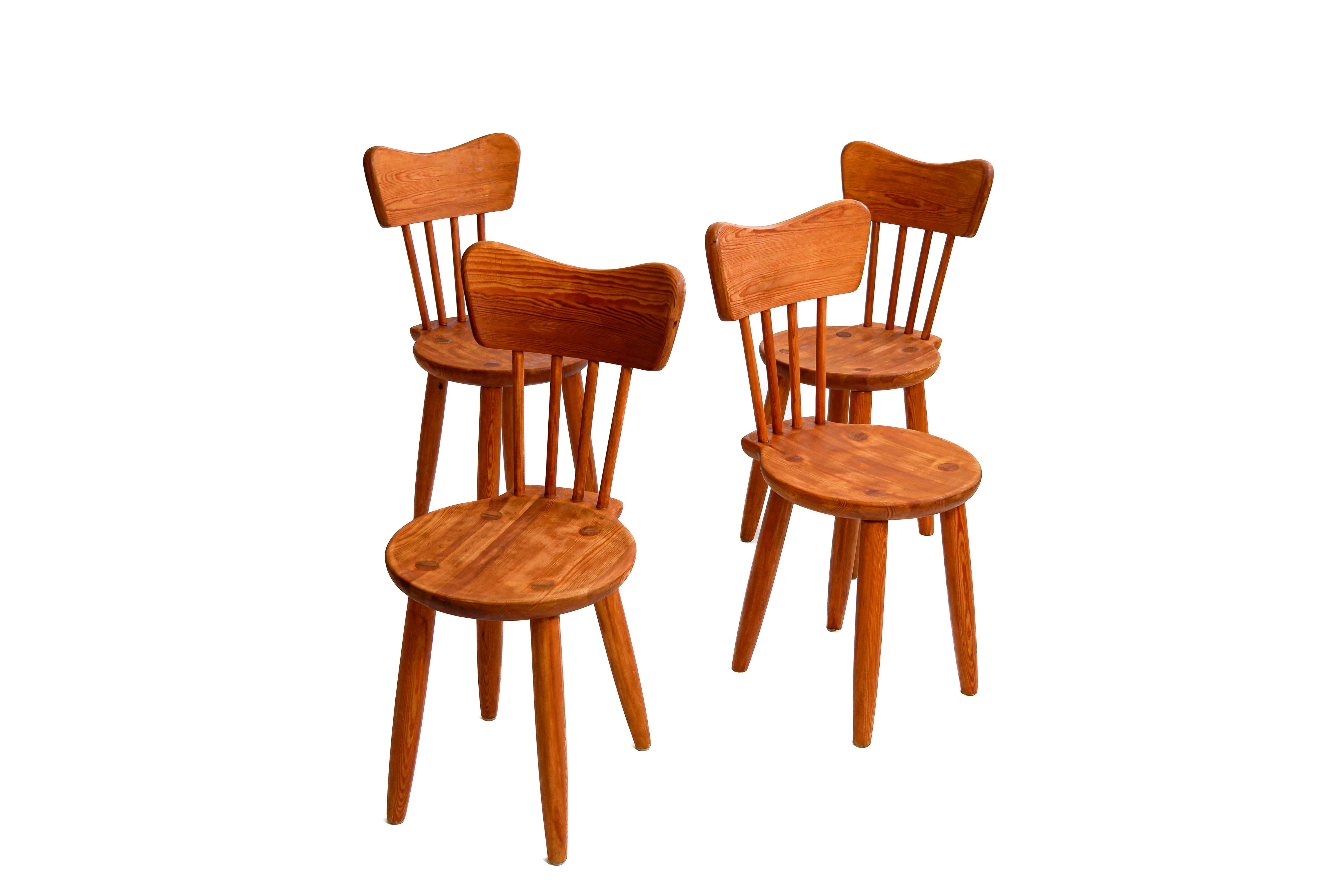 Ensemble de 4 chaises Torsten CIRCA par Steneby Hemslöjd, Suède vers 1940. État moyen - En vente à Hägersten-Liljeholmen, Stockholms län