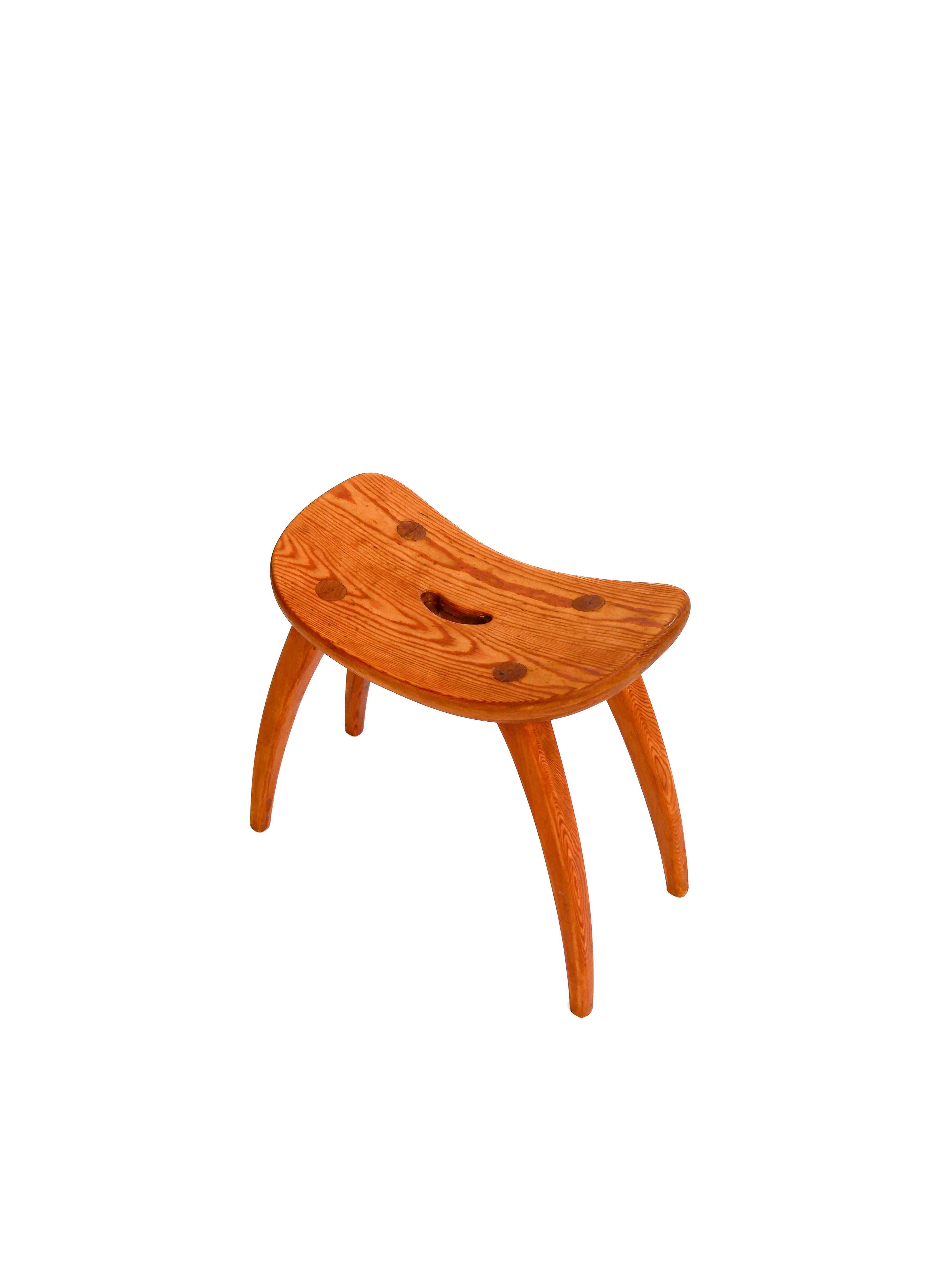 Scandinave moderne Tabouret Torsten Claesson en pin, Suède vers 1950. en vente