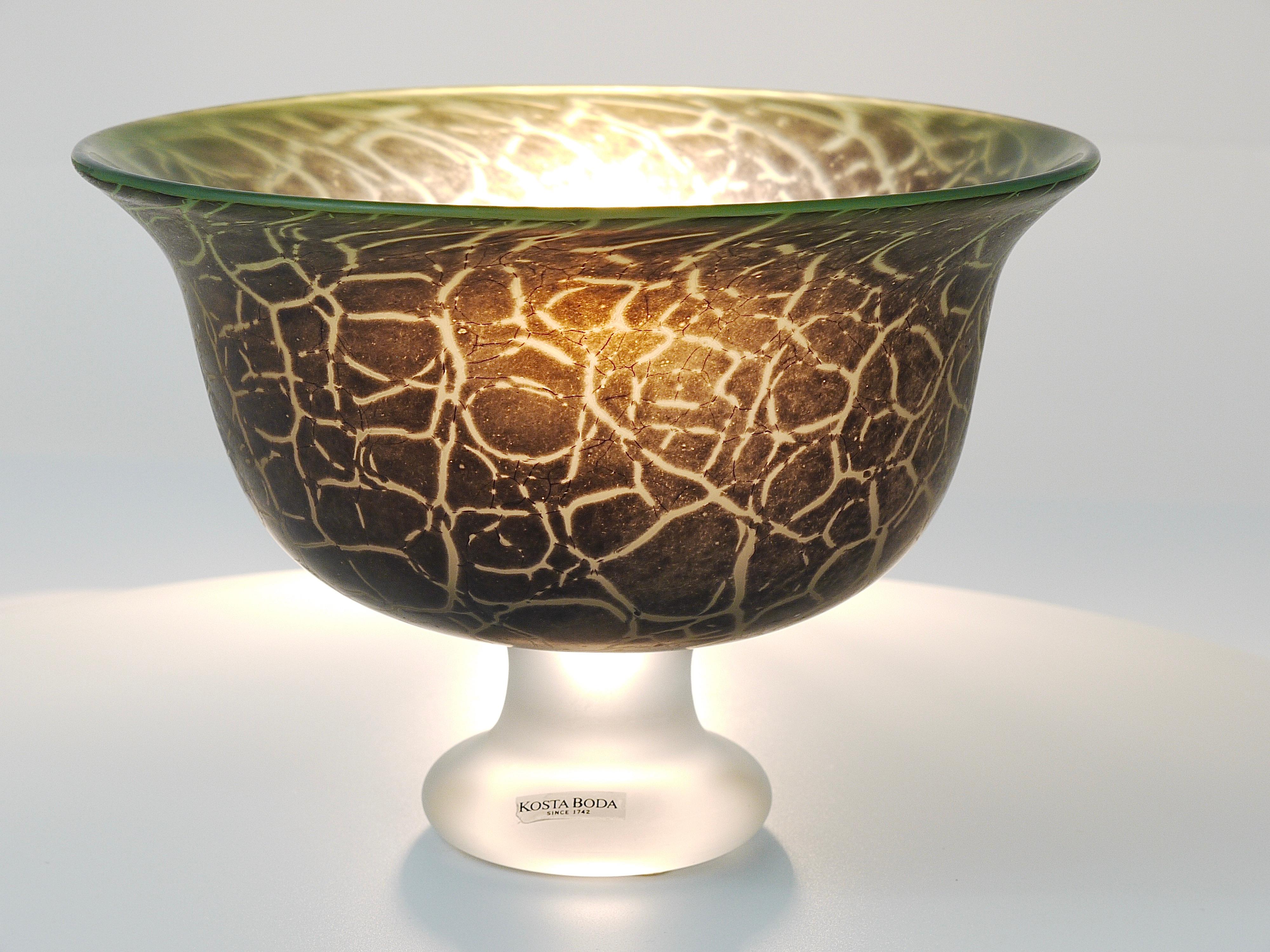Tortoise Art Glass Bowl by Ulrica Hydman Vallien, Kosta Boda, Sweden, 1980s For Sale 3