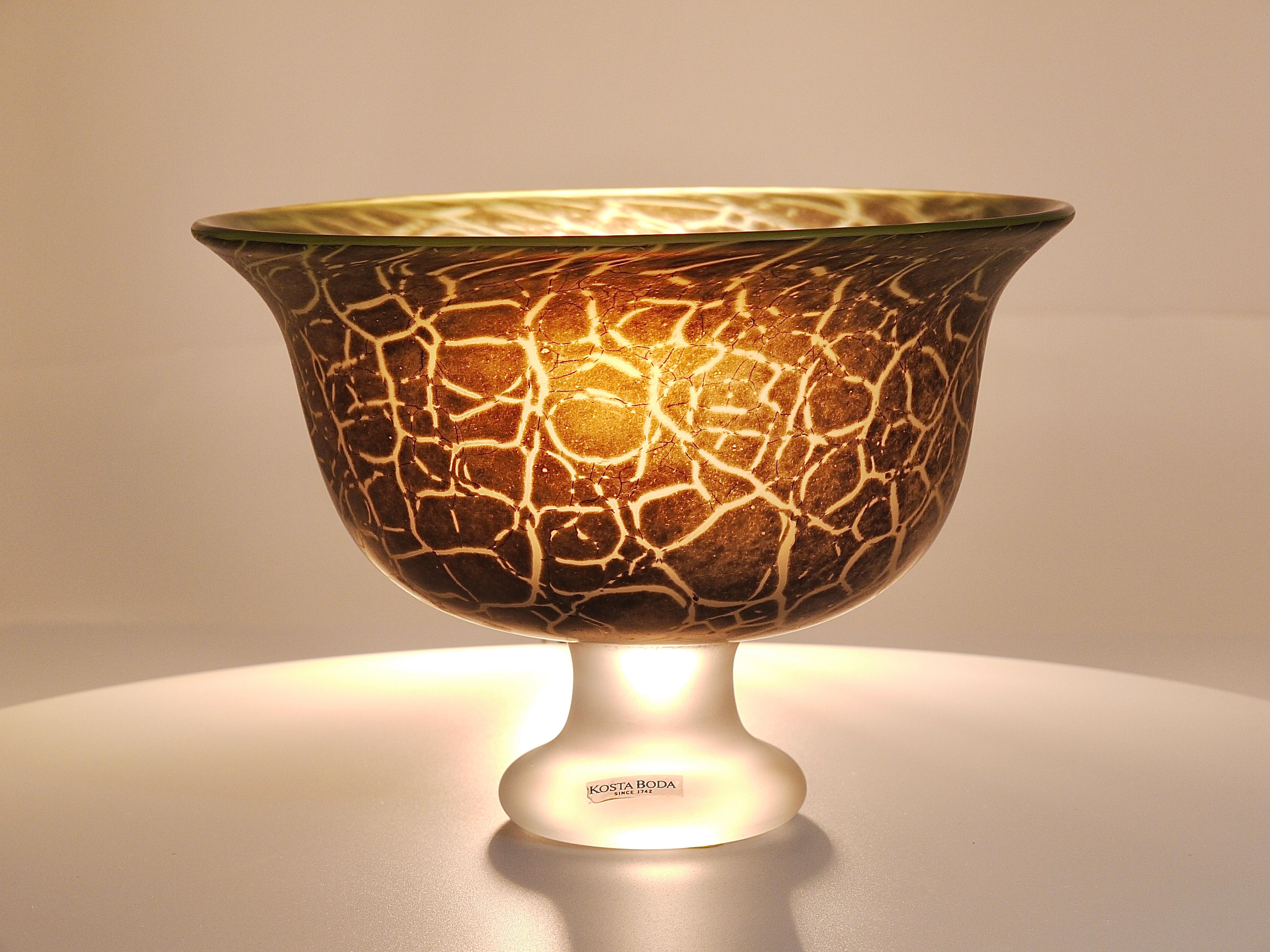 Cuenco de vidrio artístico Tortuga de Ulrica Hydman-Vallien, Kosta Boda, Suecia, años 80 Vidrio artístico en venta
