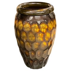 Vaso di vetro tagliato a prisma color tartaruga, Romania, Contemporaneo