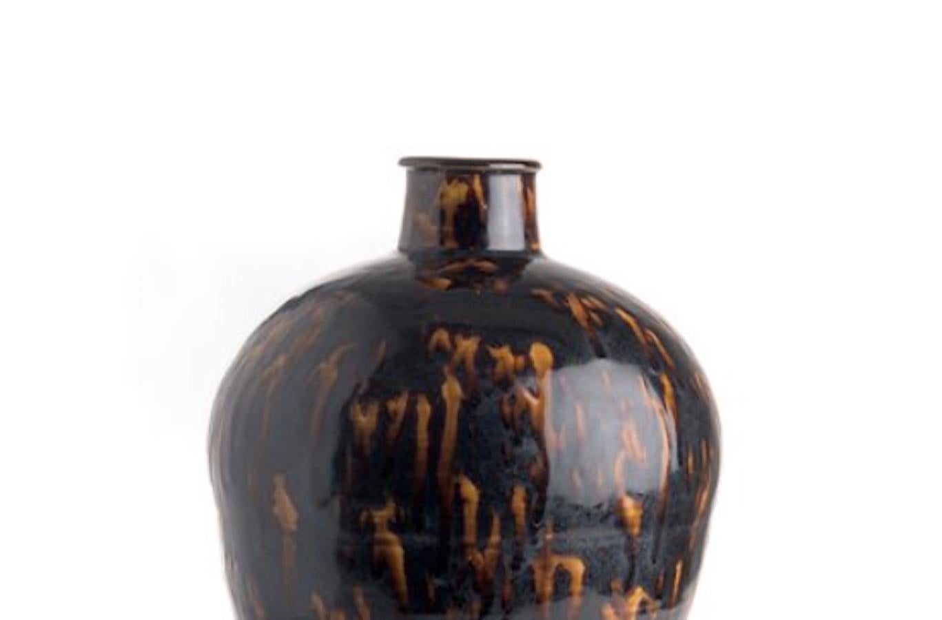 Contemporary Chinese ceramic vase with decorative tortoise glaze design
Two available and sold individually.
