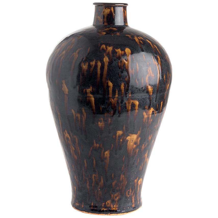Tortoise Design Ceramic Vase, China, Contemporary