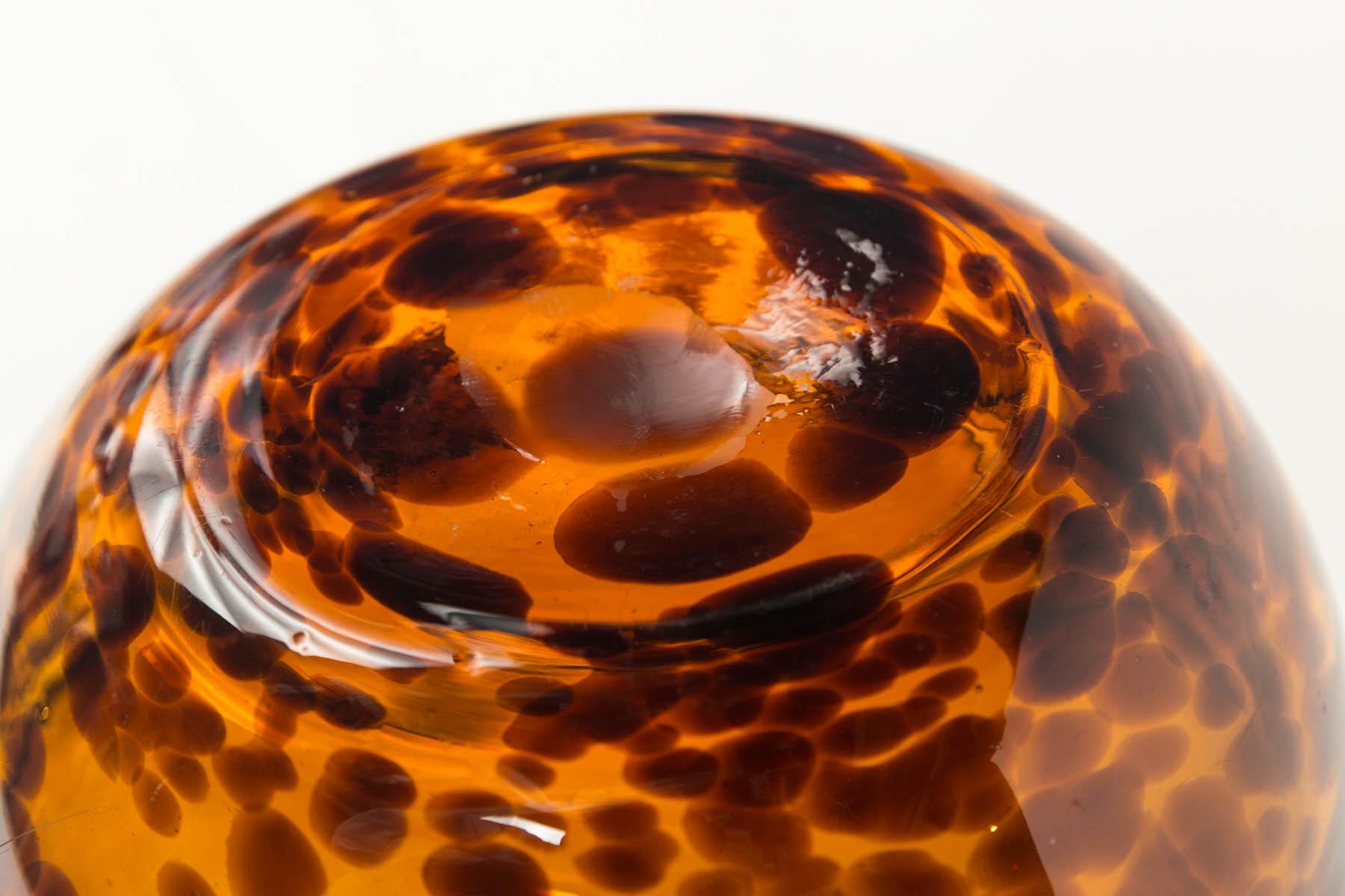 Tortoise Shell Art Glass Bowl, circa 1900, England In Good Condition In Chappaqua, NY