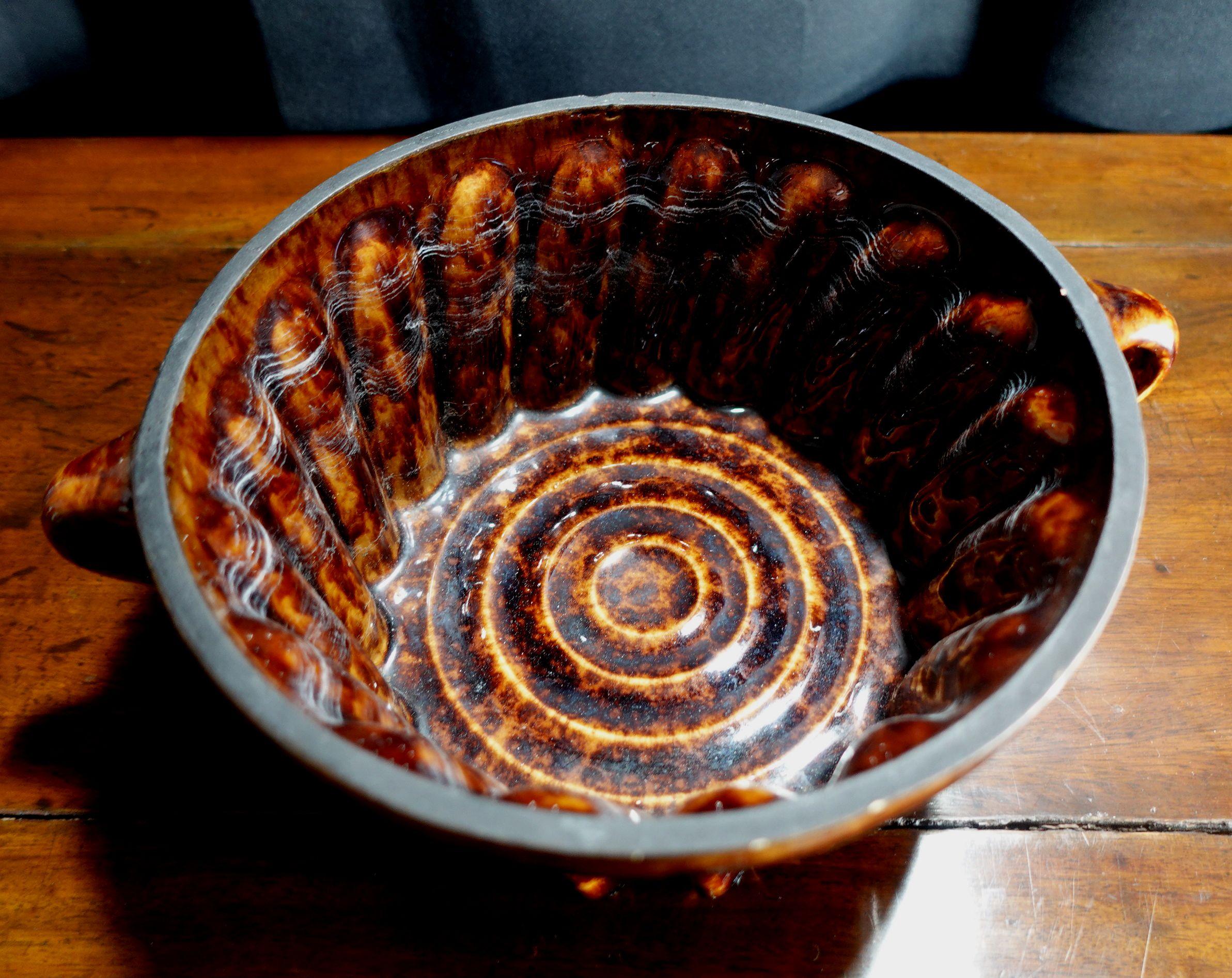 20th Century Tortoise Shell Art Glass Bowl, Hand Made, 1900s For Sale