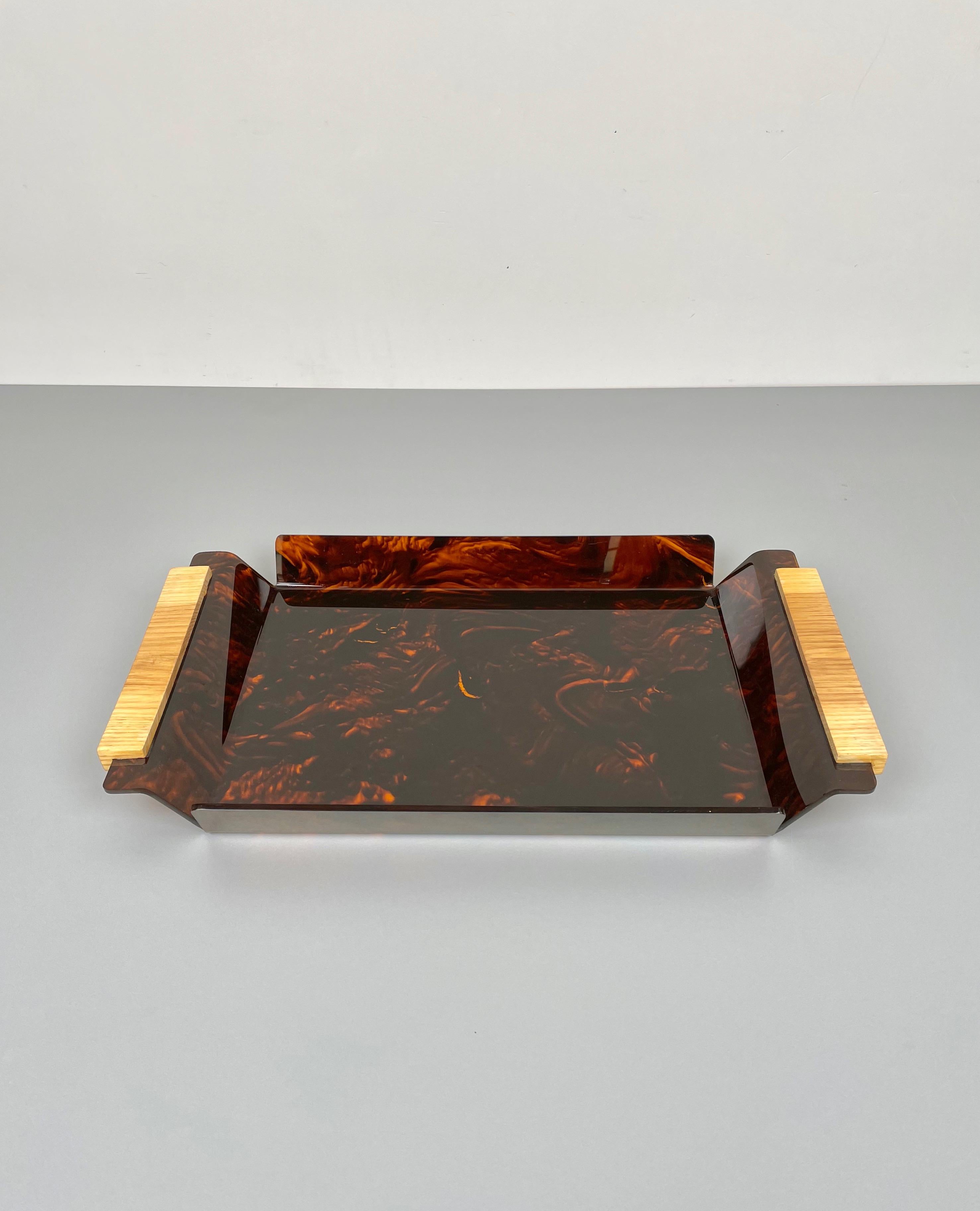 Tortoise Shell Effect Lucite and Wood Serving Tray Centerpiece, Italy, 1970s 4