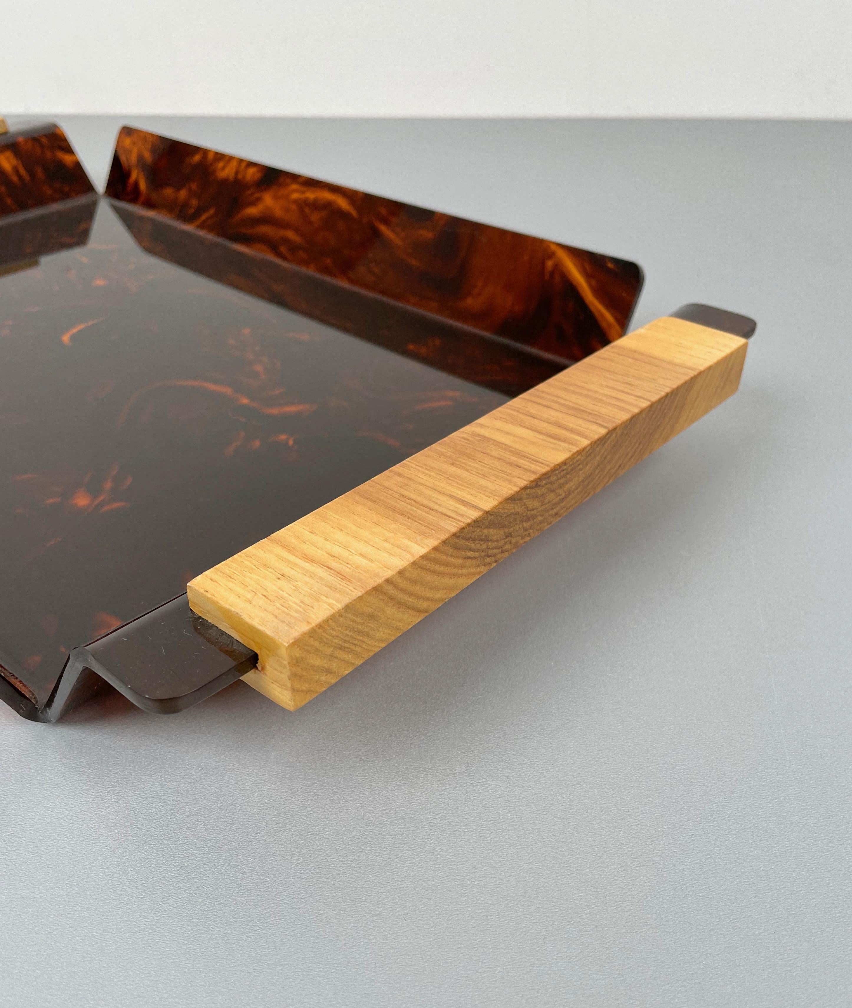 Tortoise Shell Effect Lucite and Wood Serving Tray Centerpiece, Italy, 1970s 6