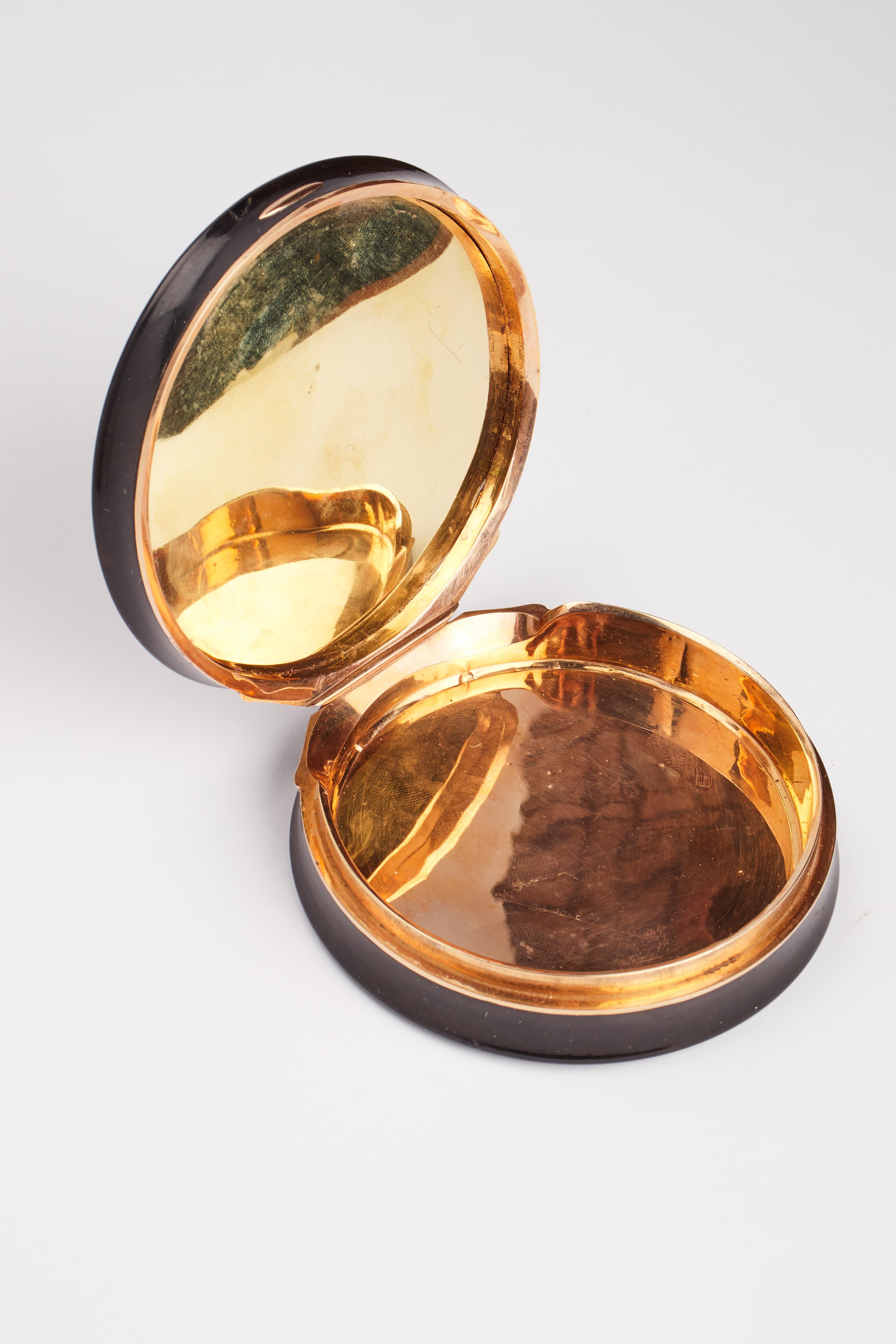 19th Century Tortoiseshell and gold snuffbox with miniature, Paris 1820.  For Sale