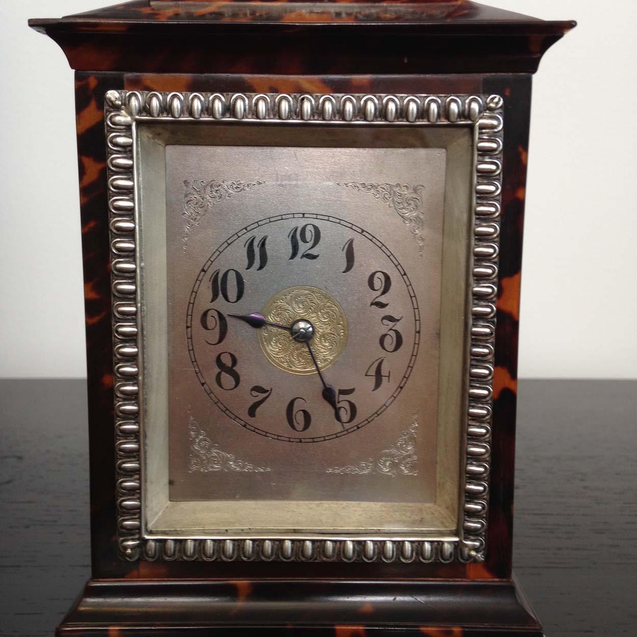 A tortoiseshell and silver carriage clock, maker John Batson, London 1890/91.

A fabulous late 19th century small Victorian carriage clock, tortoiseshell veneered with sterling silver mounts and feet.

The case is raised on silver claw feet and