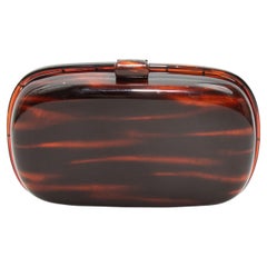 Schildpatt-Clutch von Bottega Veneta mit Hartschalen