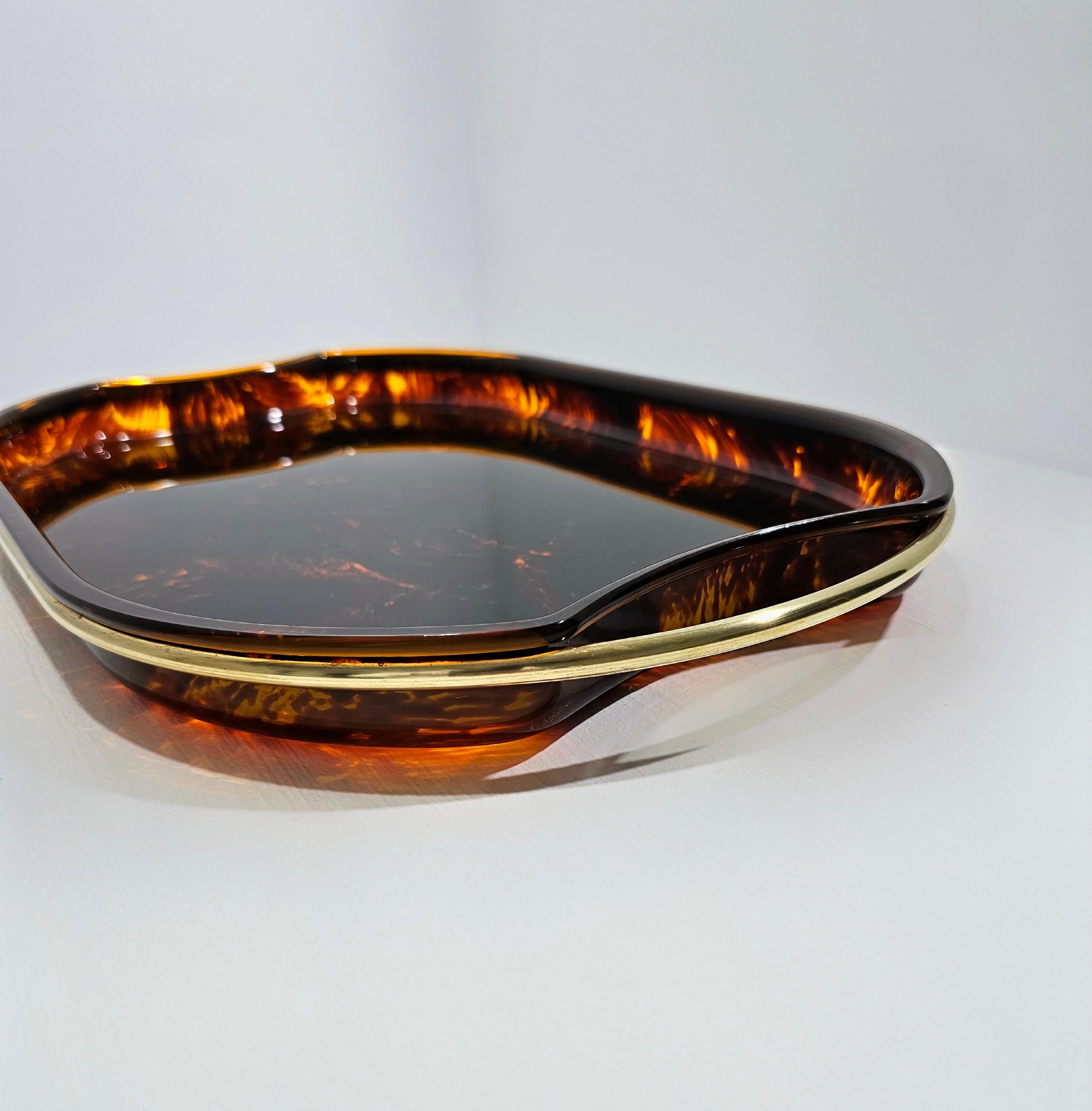 Vassoio da portata in lucite e ottone effetto tartaruga Mid-Century Modern Italy anni '70 in vendita 4
