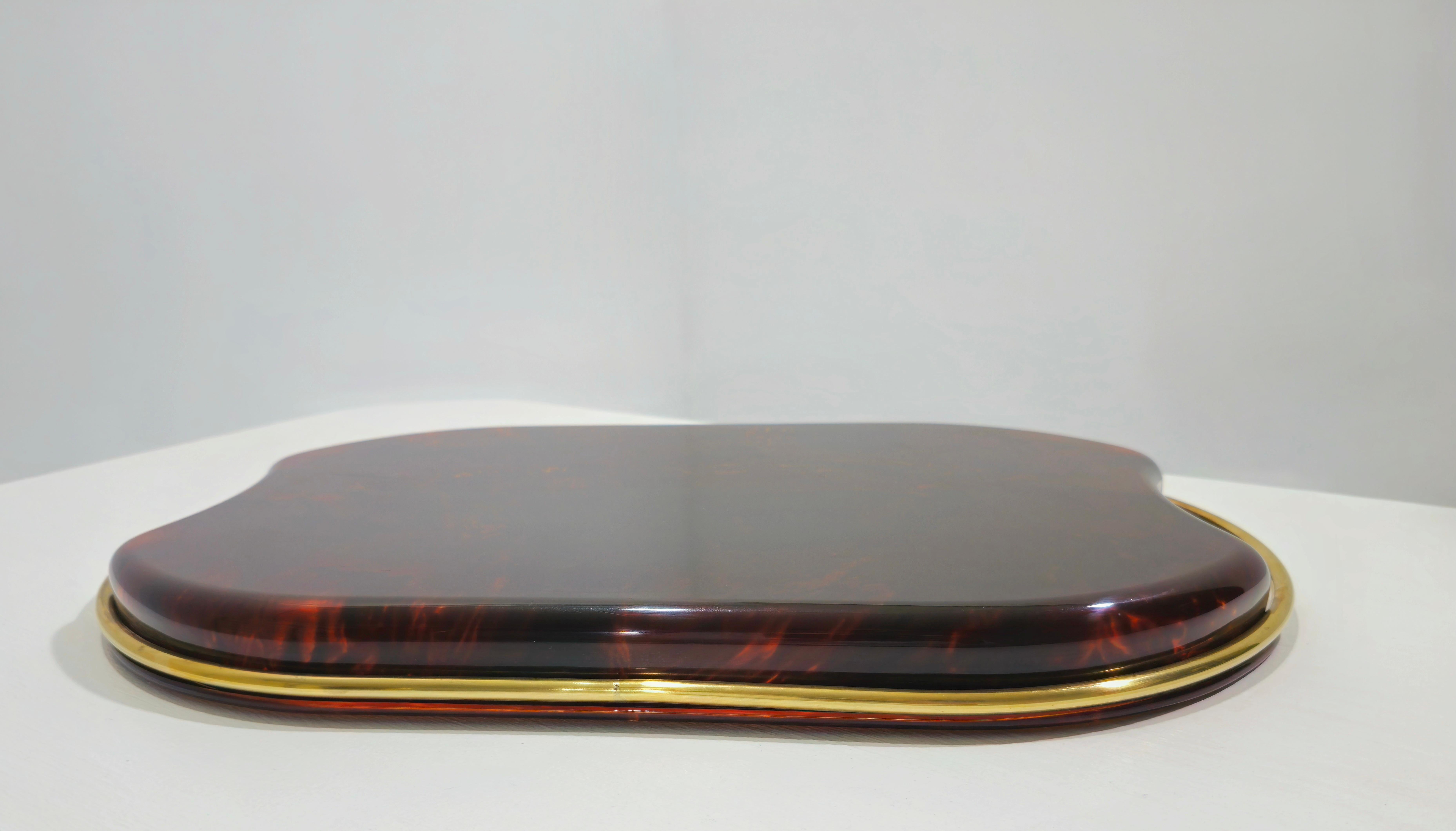Vassoio da portata in lucite e ottone effetto tartaruga Mid-Century Modern Italy anni '70 in vendita 6
