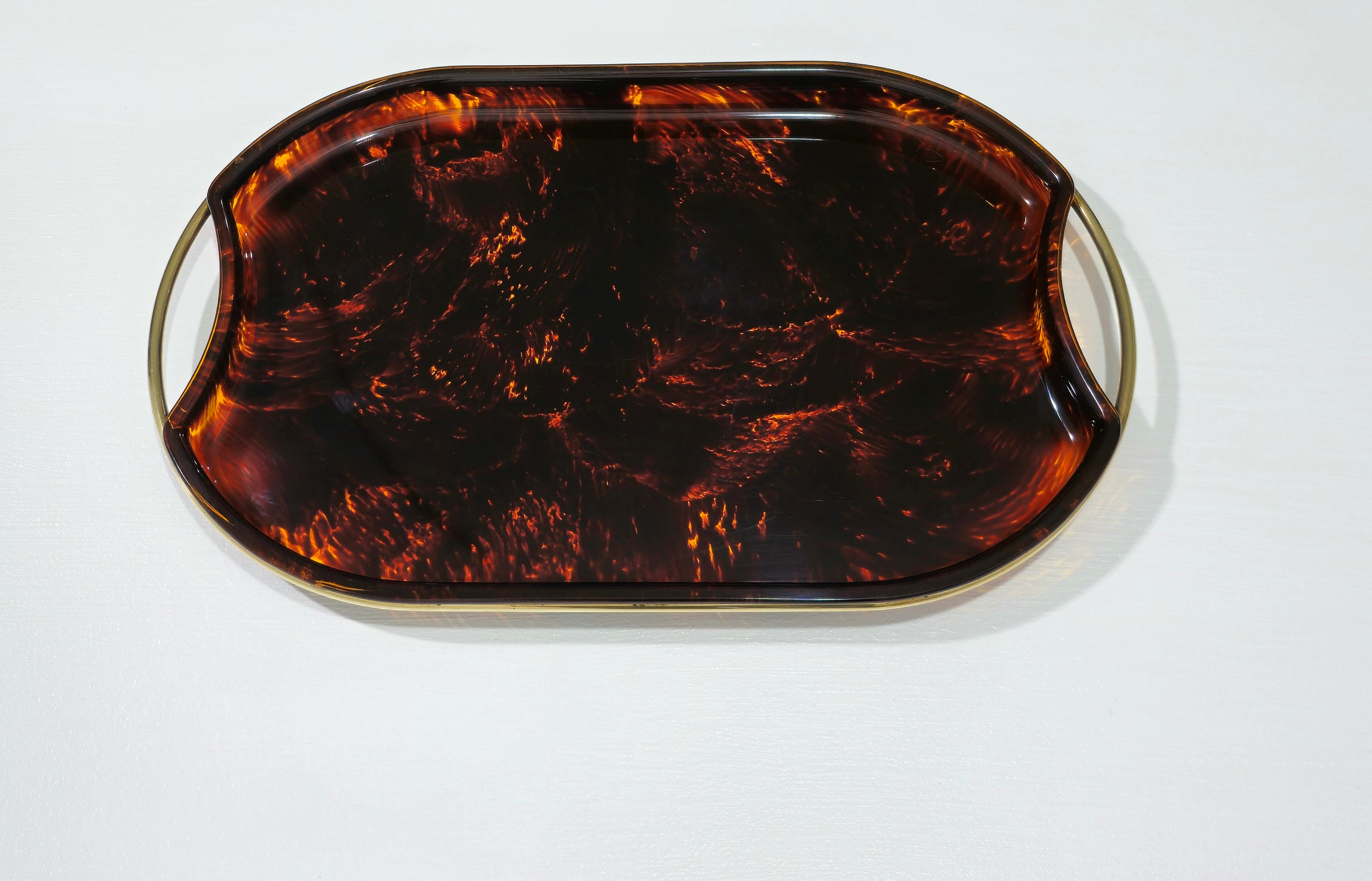 XX secolo Vassoio da portata in lucite e ottone effetto tartaruga Mid-Century Modern Italy anni '70 in vendita