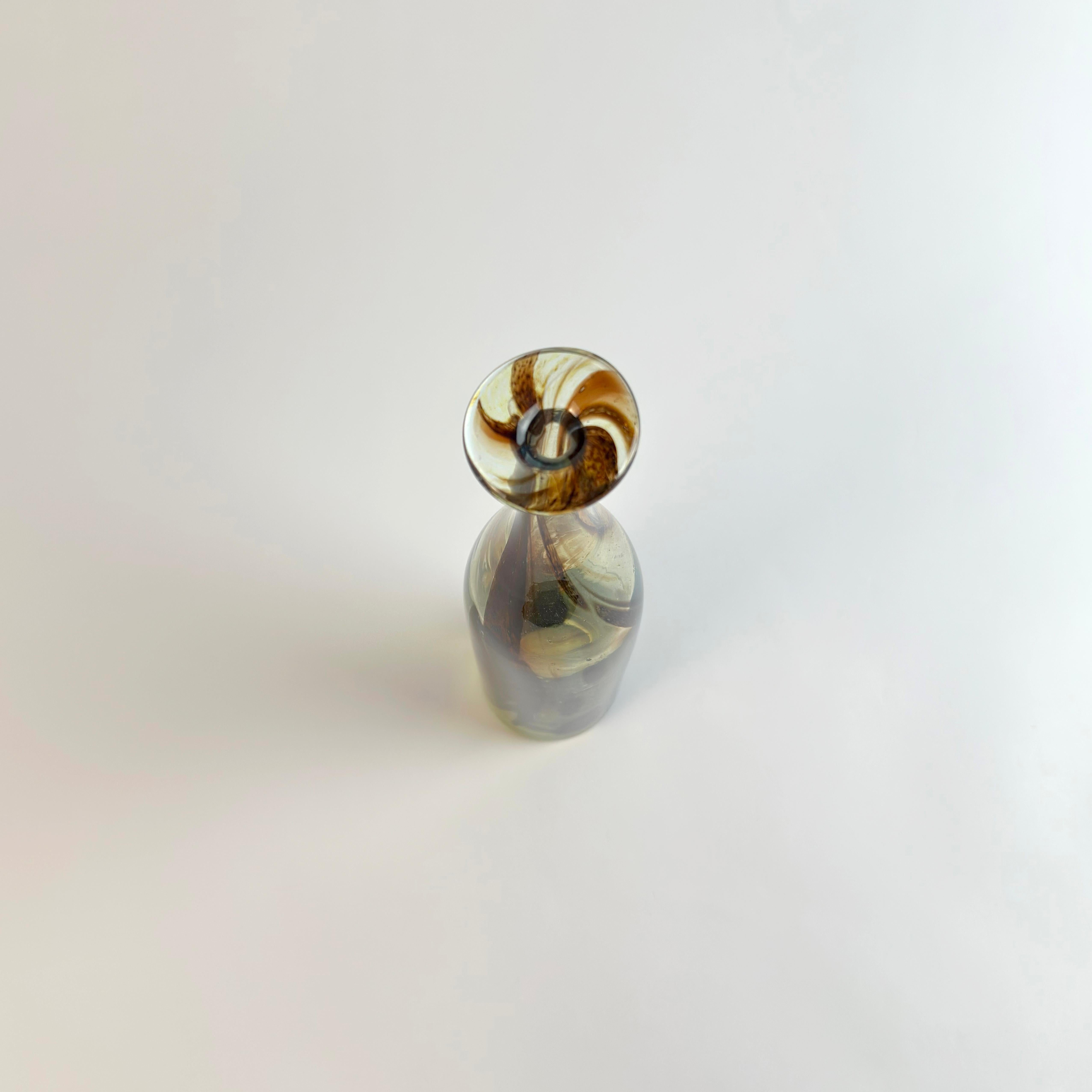 Fatto a mano Vaso a bottiglia alto in vetro tartarugato di Mdina C.I.C. 1970 Malta in vendita