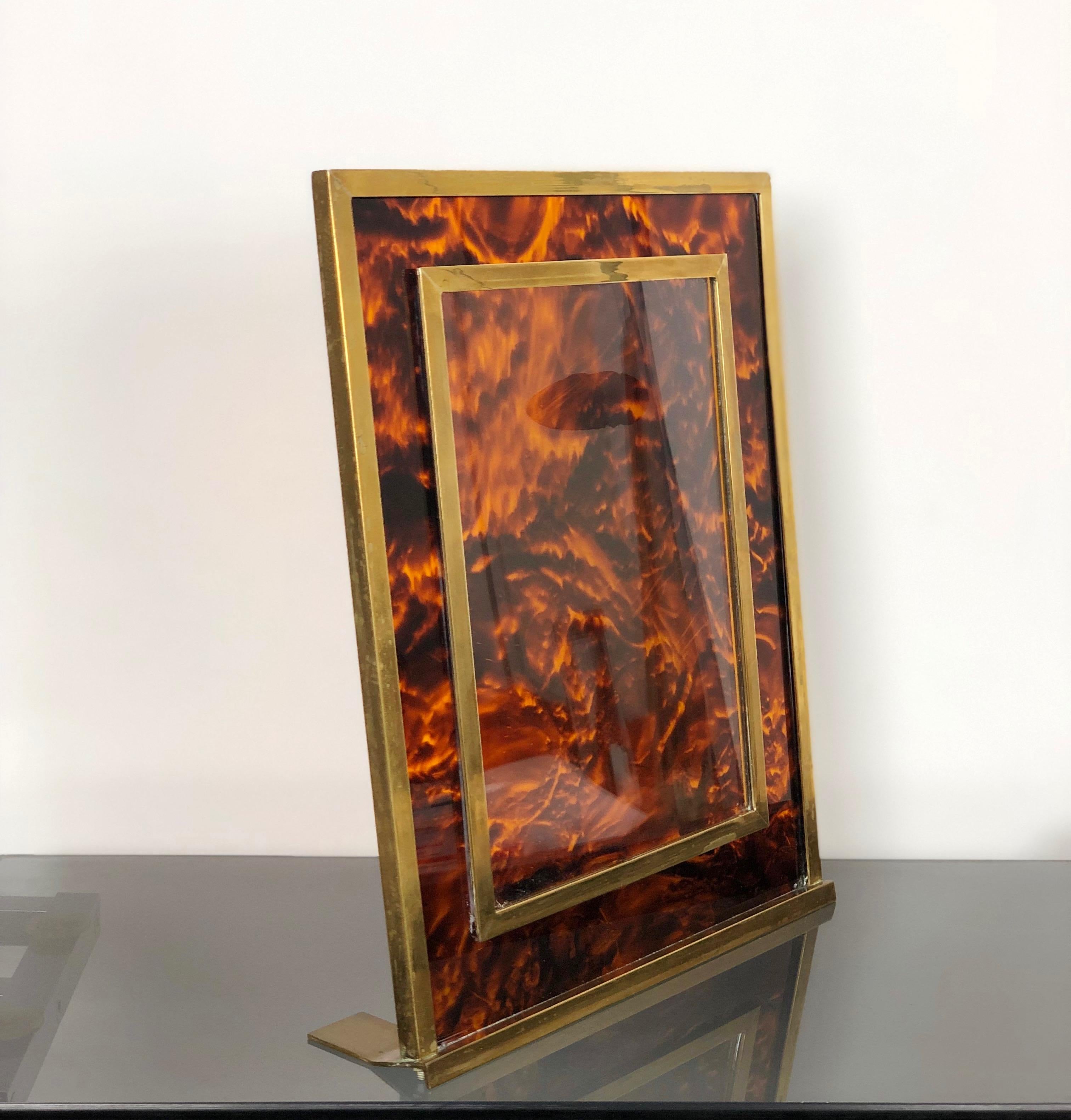 Picture frame in Christian Dior style made of Lucite in a tortoiseshell pattern and brass, France, circa 1970. Conditions are very good and shown in the photos.