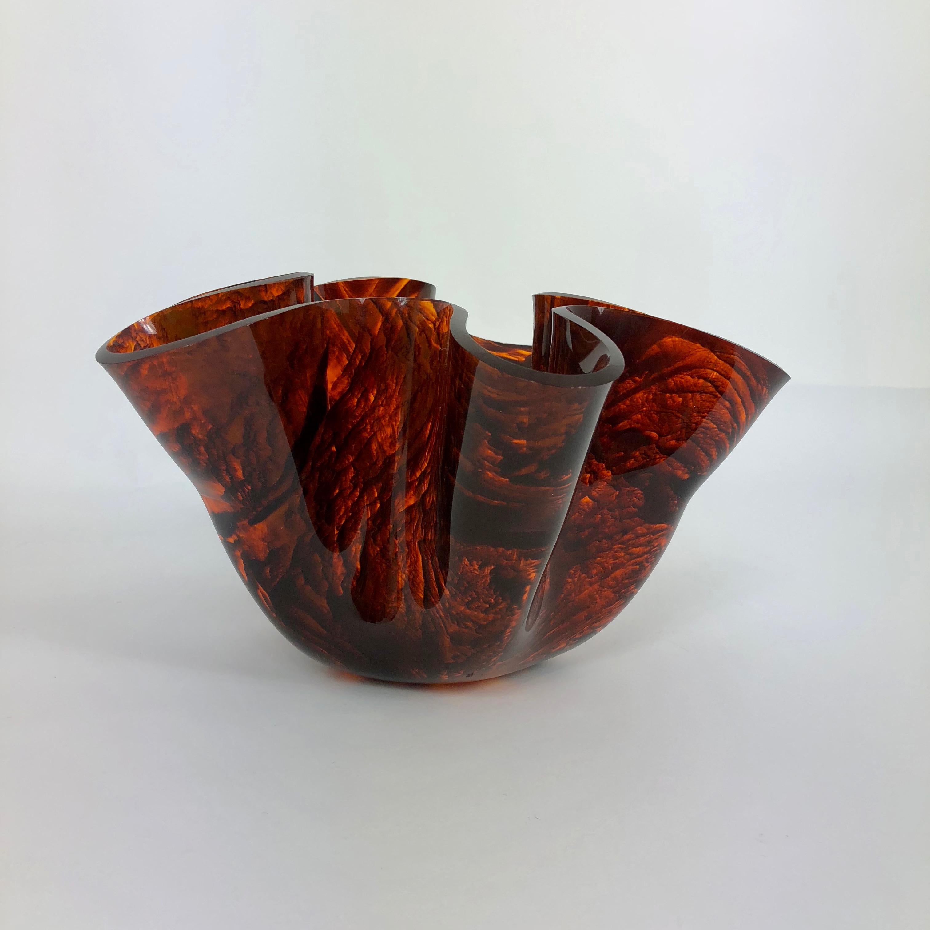 Italian Tortoiseshell Lucite Handkerchief Centerpiece Vase, Italy, 1970s For Sale