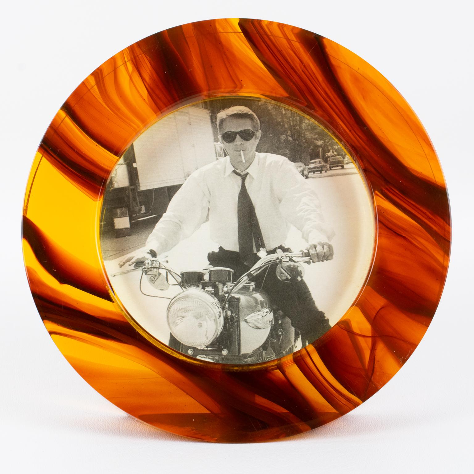 Tortoiseshell Lucite Picture Frame, circa 1970 In Excellent Condition In Atlanta, GA